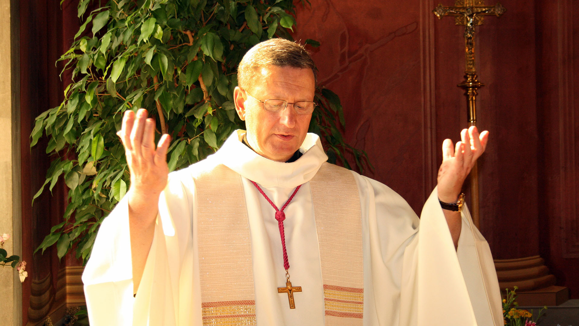 L'abbé Edgar Imer a beaucoup prié pour les vocations. Le voici lors de l'Admission de jeunes prêtres jurassiens à la Chapelle de l'Ordinariat du diocèse de Bâle à Soleure le 15.08.2009 (Photo: Philippe Girardin)