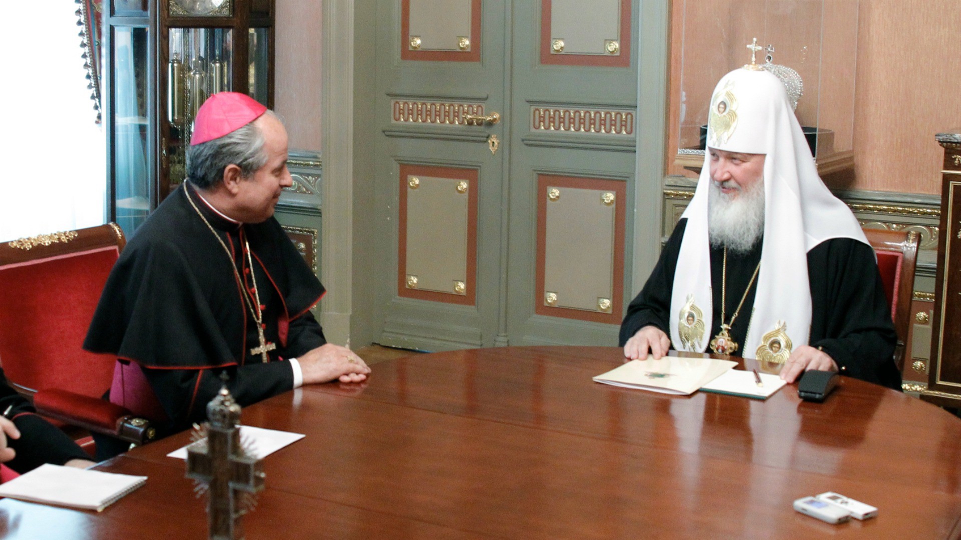 Mgr Ivan Jurkovic (à g.), ici reçu par le patriarche Cyrille lors de sa nomination comme nonce pour la Fédération de Russie en 2011. (Photo: Eglise orthodoxe russe/DECR)