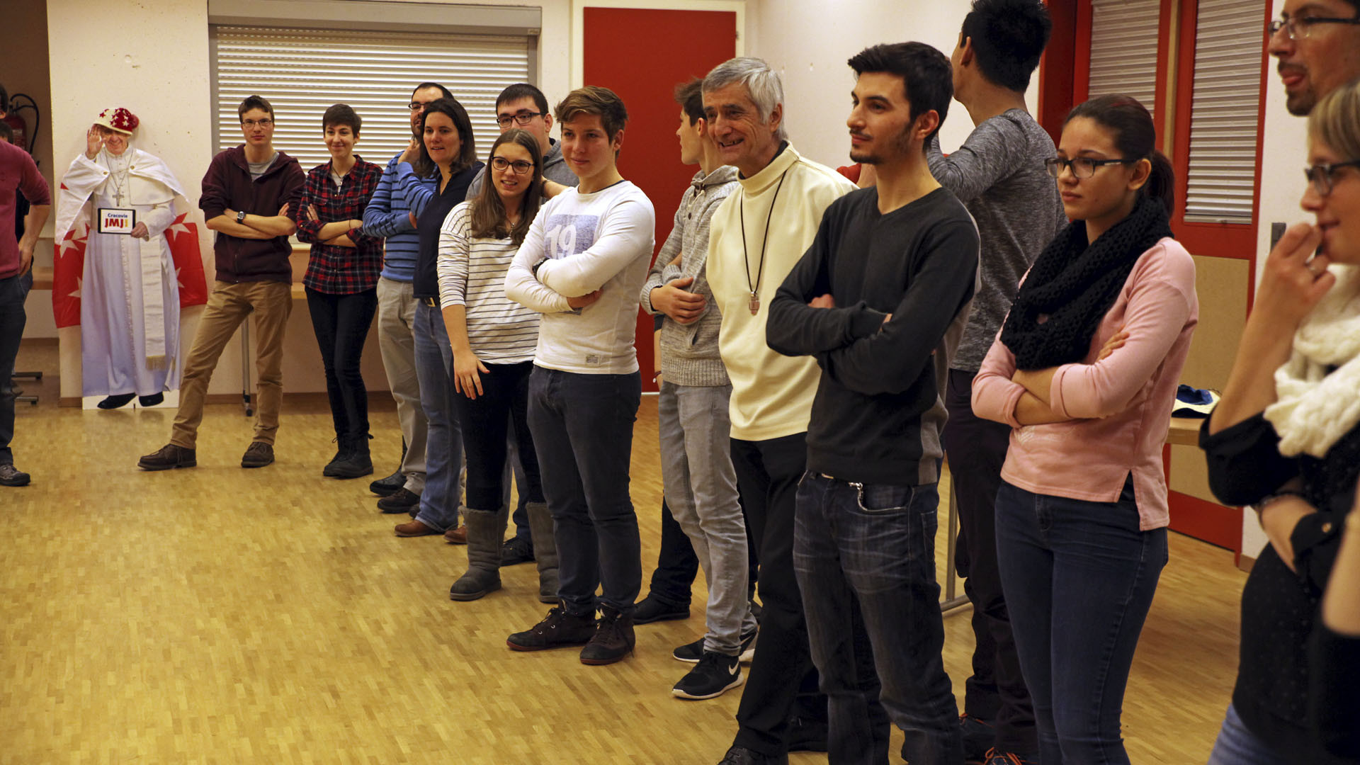 Des jeunes venus de tout le Valais se sont retrouvés à la Maison des jeunes de Monthey pour une journée de préparation aux JMJ. (Photo: B. Hallet)