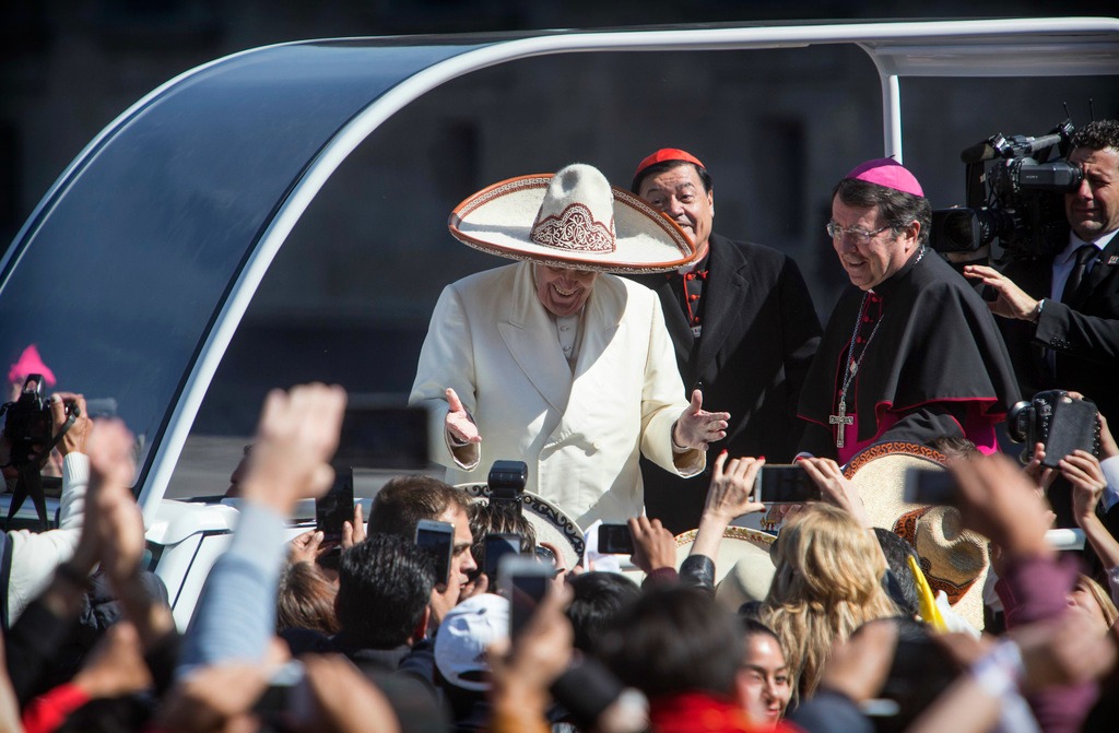 Après cette visite, le pape a fait un tour en papamobile au milieu d’une foule enthousiaste sur El Zócalo. (photo: Keystone)