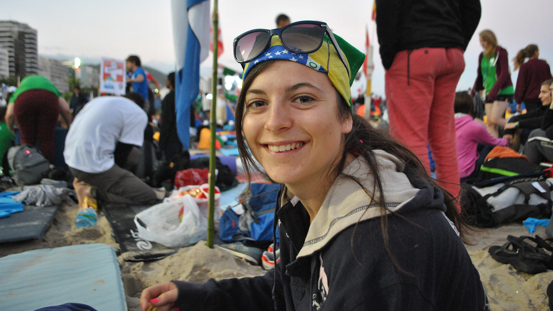 Rencontre du pape François à Copacabana avec les jeunes Suisses, juillet 2013 (Photo: Pierre Pistoletti)