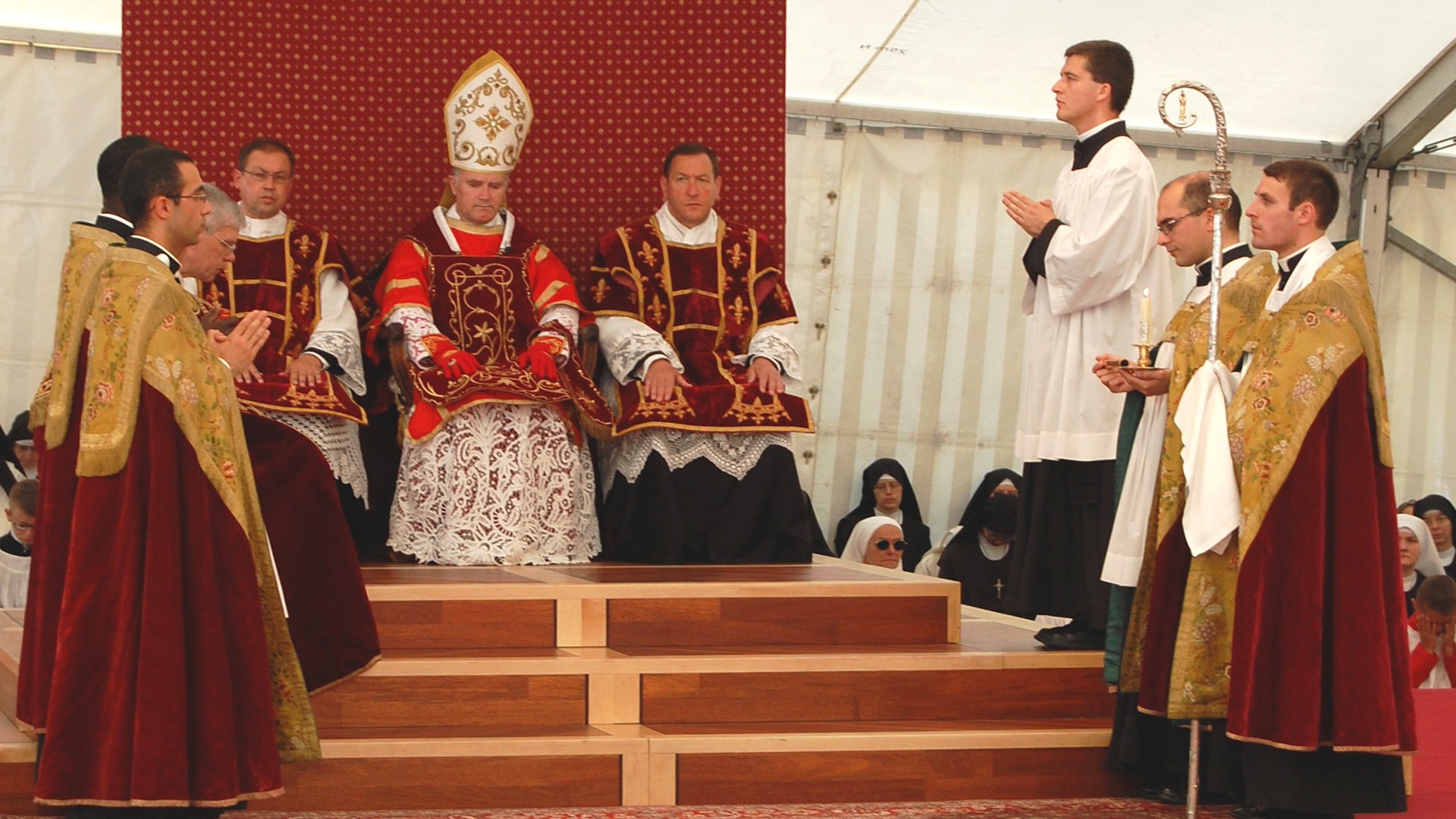 L'évêque intégriste Mgr Bernard Fellay, lors d'une ordination à Ecône | © Jacques Berset 