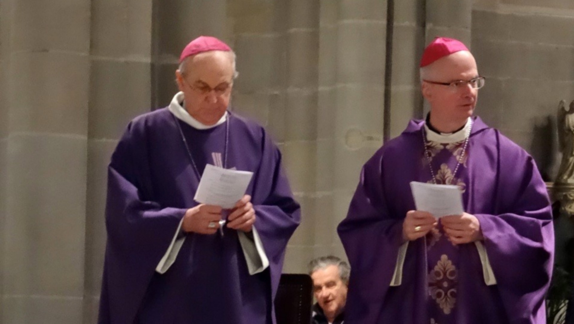 Messe d'action de grâce pour Mgr Pierre Farine (à gauche), évêque auxiliaire à Genève (photo: ECR)