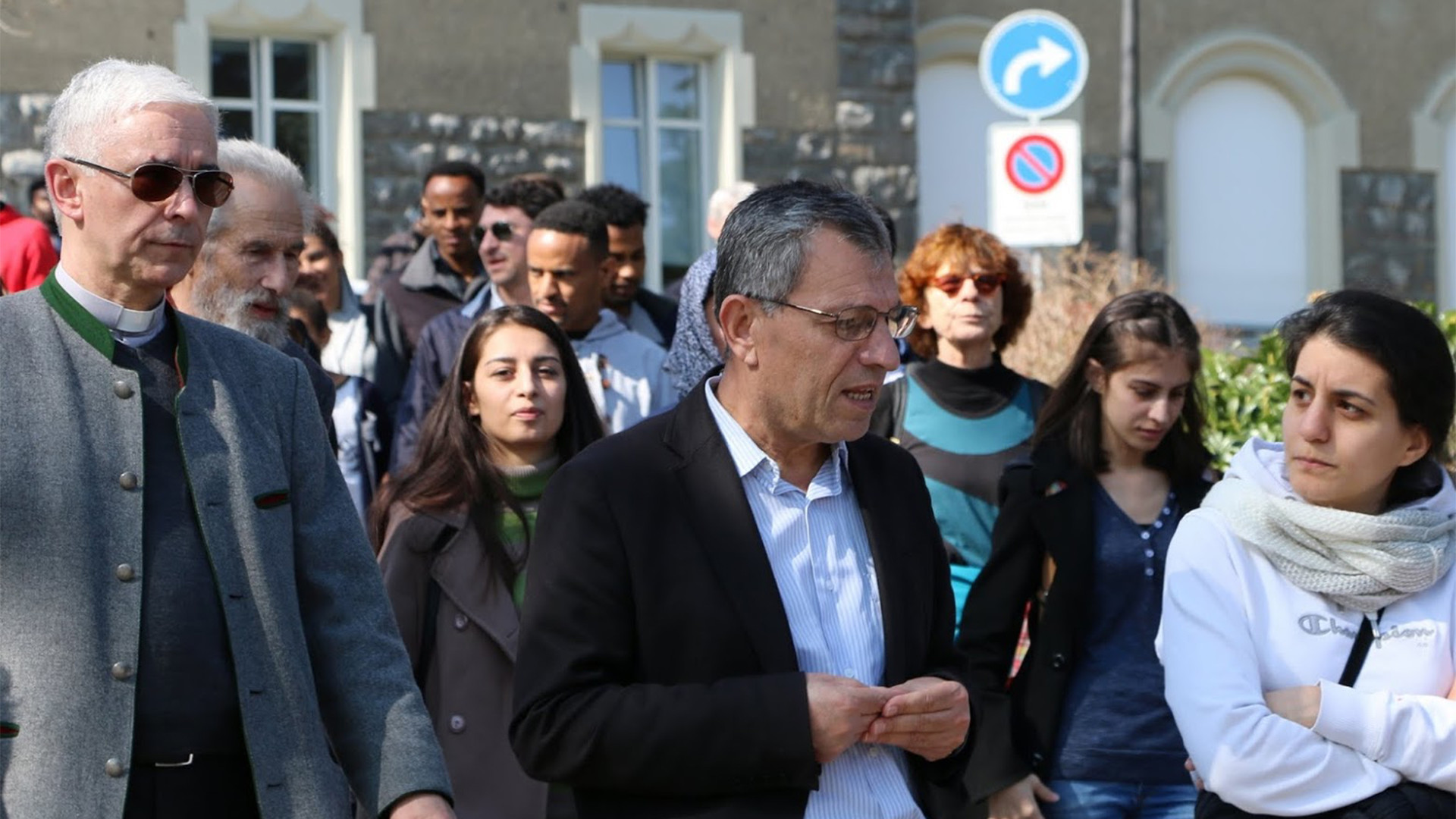 Plus de 80 personnes ont participé à la marche pour la paix, à Fribourg, le 19 mars 2016 (Photo: Christina Mönkehues)