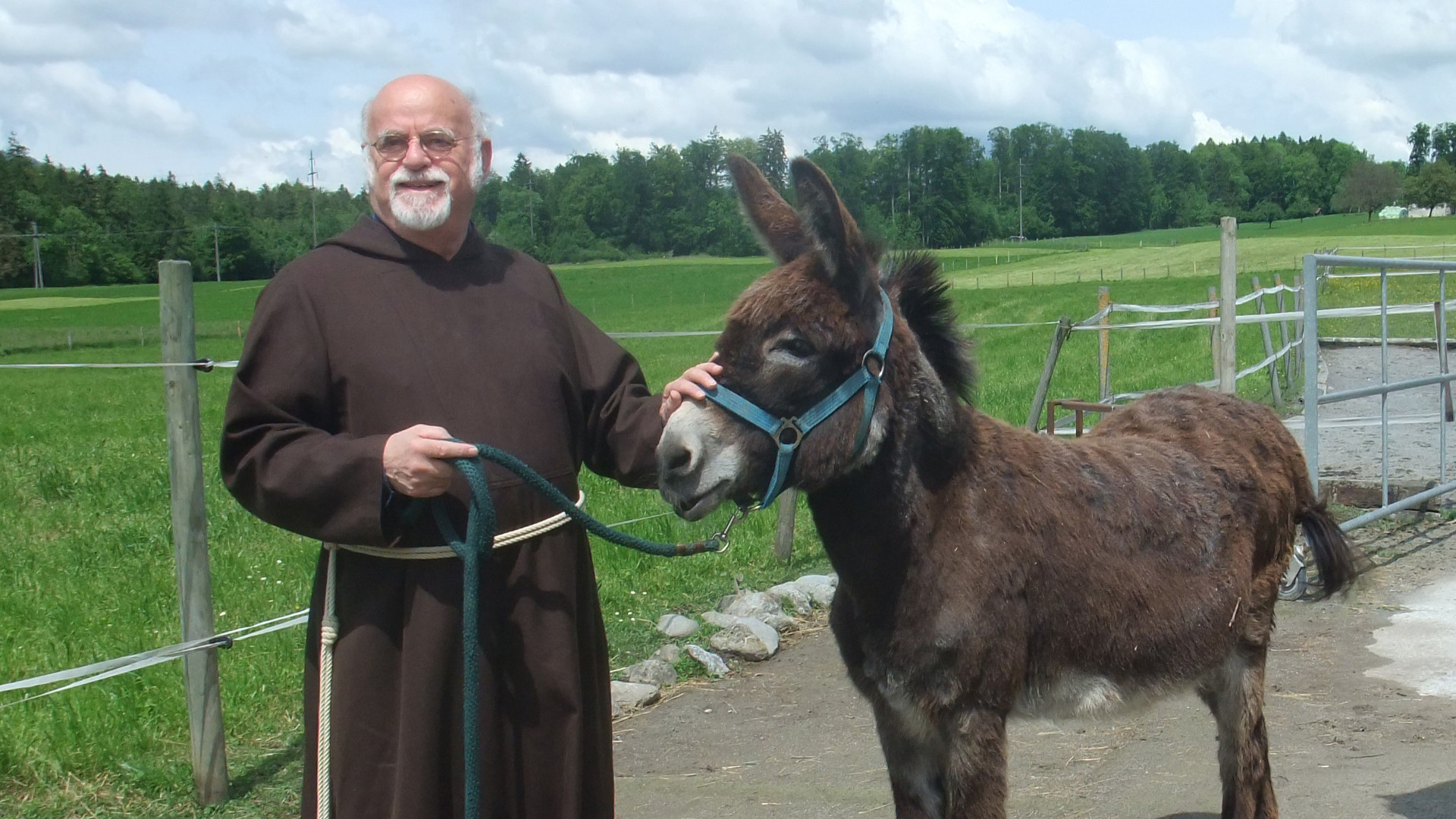 Le Père capucin Anton Rotzetter (1939-2016) fut un grand défenseur des animaux (photo AKUT)
