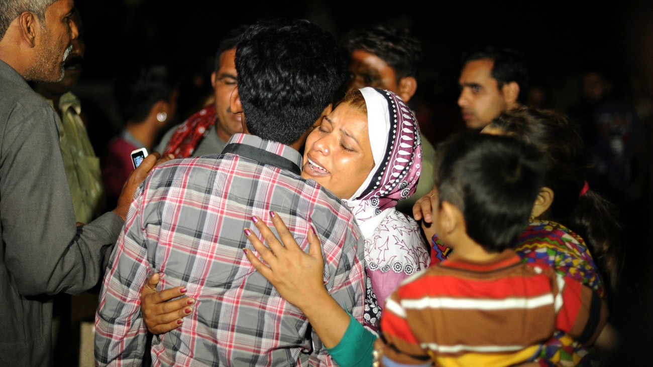 Des familles en deuil après l'attentat du 27 mars, à Lahore, au Pakistan (Photo:Xinhua Sajjad/Keystone)