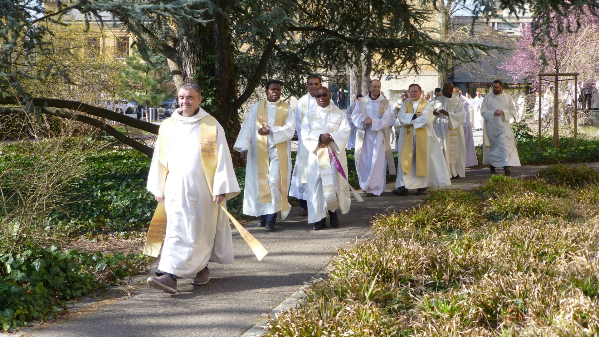 Des prêtres sont venus à Neuchâtel de tout le diocèse de LGF (Photo:Cédric Pillonel)