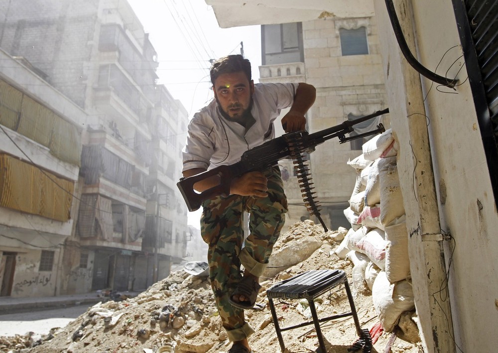 Des groupes rebelles seraient infiltrés par al-Qaïda (ici un combattant de l'ASL) (Photo d'illustration: a.anis/Flickr/CC BY-ND 2.0)