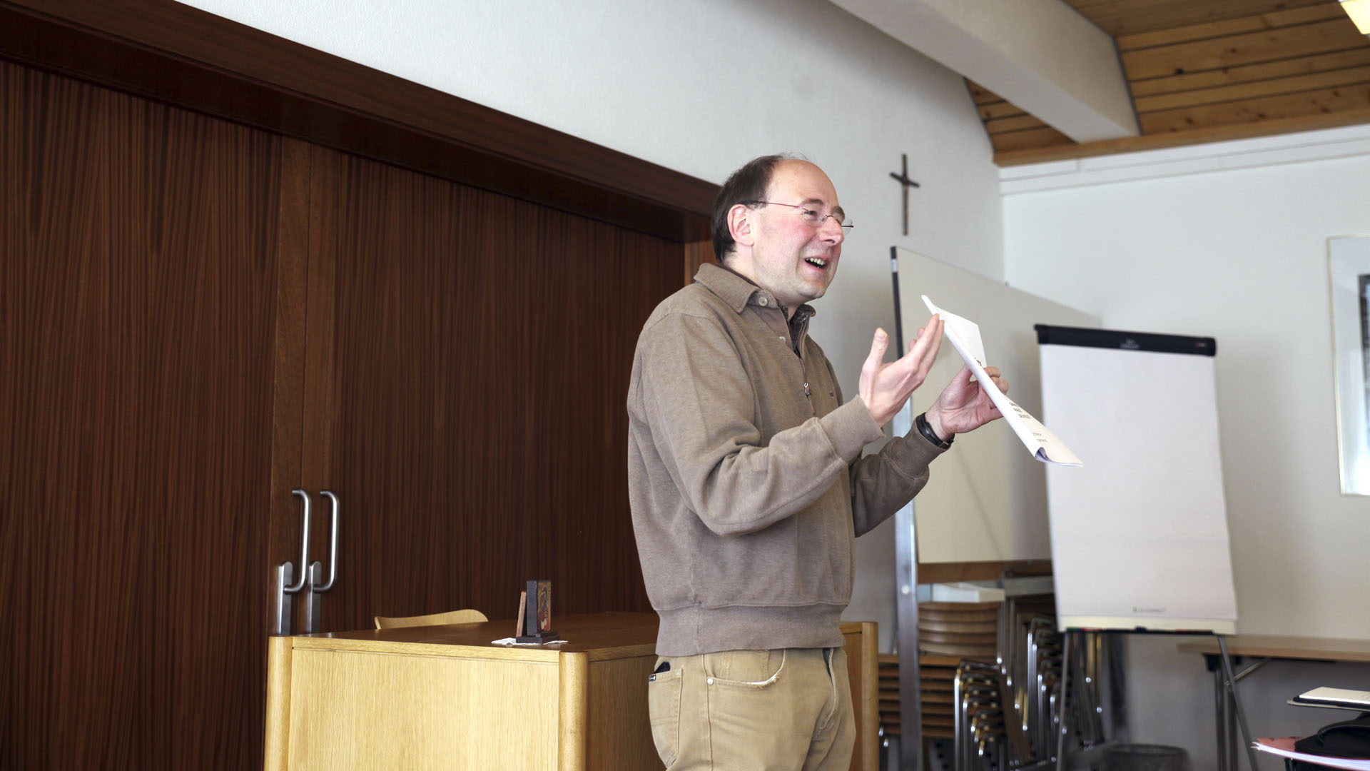 Sion le 27 avril 2016. Pierre-Yves Maillard, vicaire général du diocèse de Sion, présente les orientations de la catéchèse paroissisale. (Photo: Bernard Hallet)