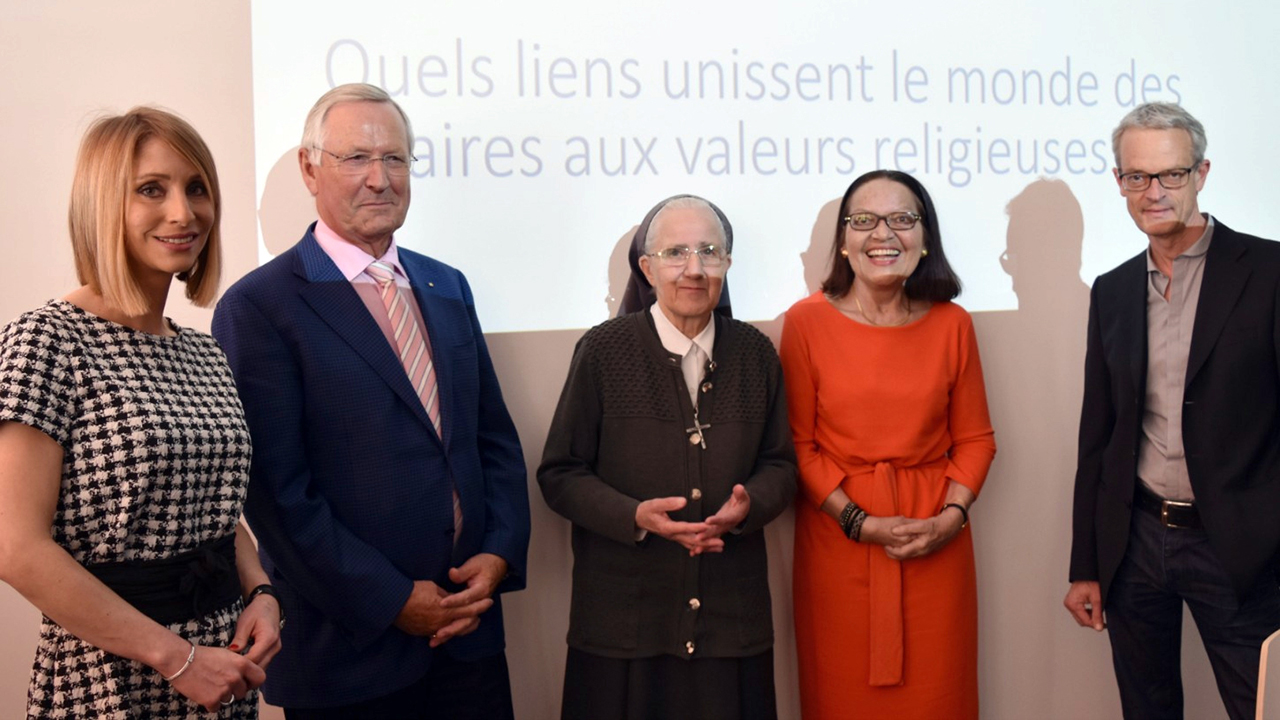 Leïla Braïdi, de la HEG de Fribourg, Bernard Russi, Soeur Claire, Monika von Sury et le journaliste Patrick Fischer, de la RTS (Photo:  Jacques Berset)