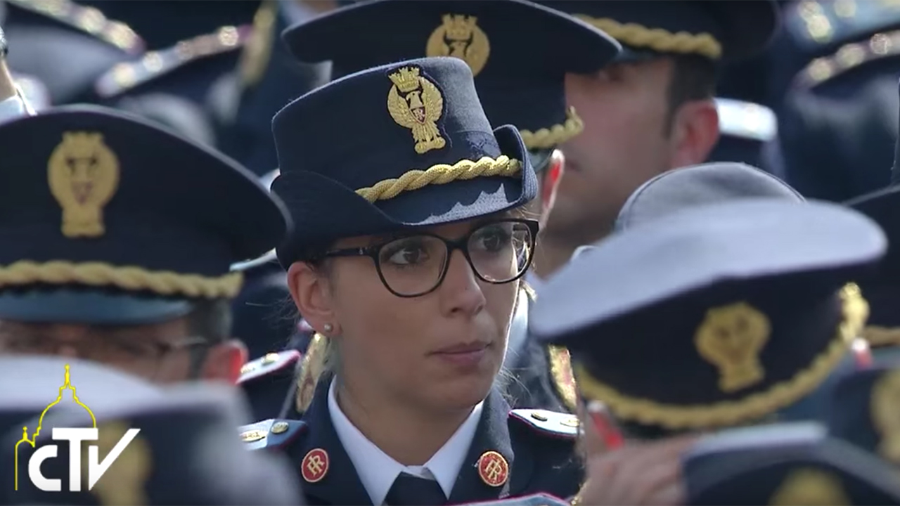 20'000 représentants de forces armées et de forces de l’ordre se sont rassemblés à Rome, 30.04.2016 (Photo: CTV)