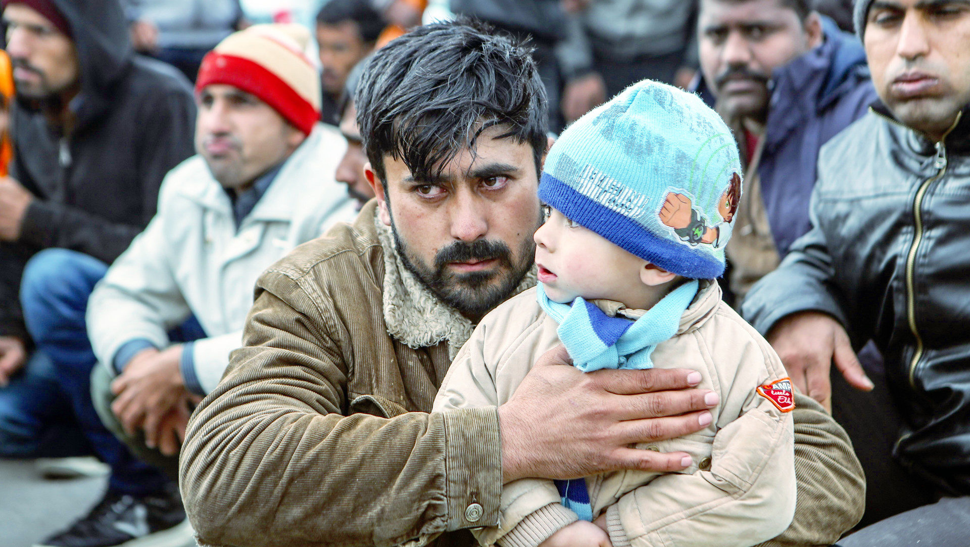 Des réfugiés dans un camp en Grèce (photo © 2016 Lefteris Partsalis, Caritas Suisse)