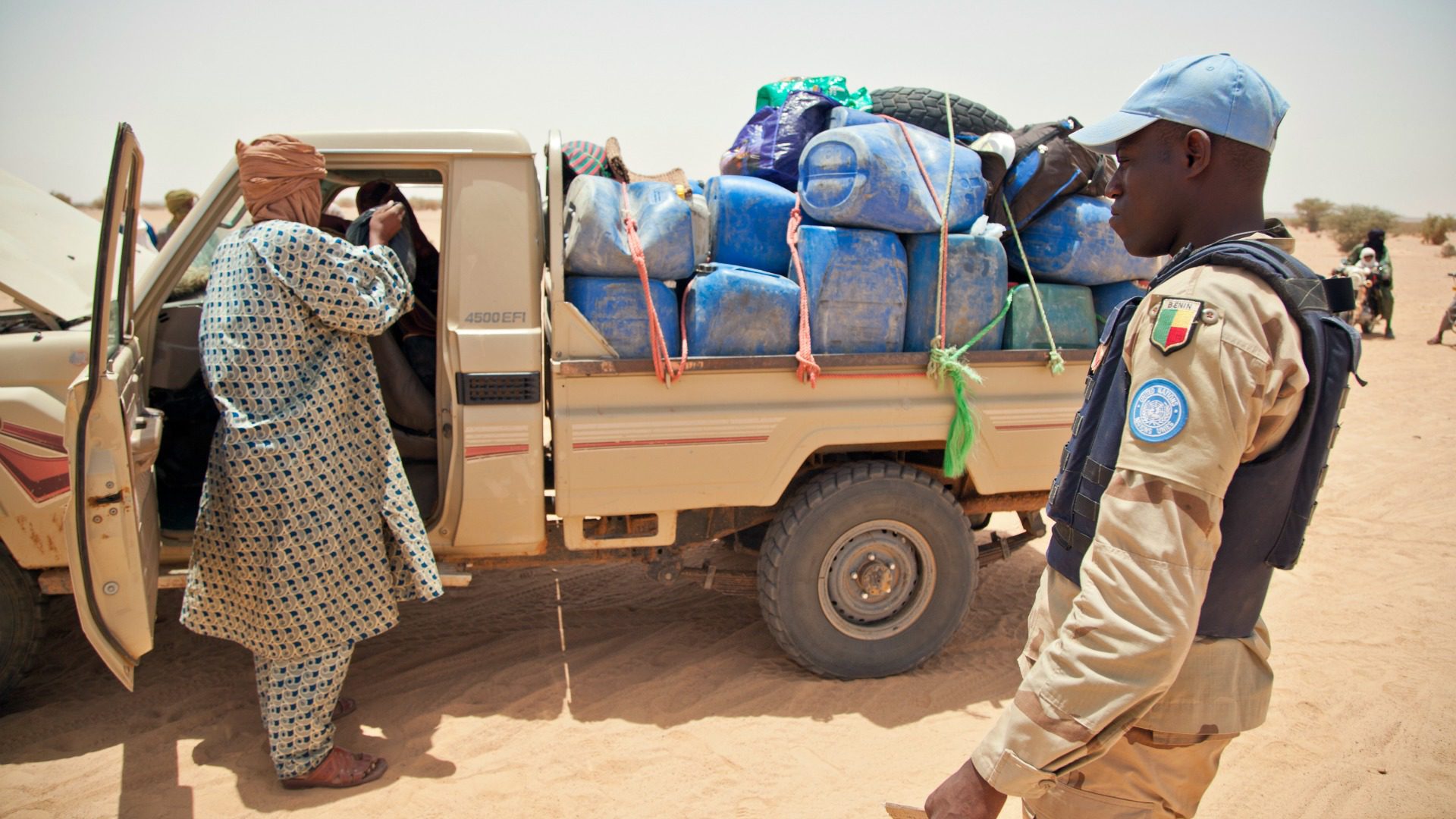 Les soldats de la Minusma procèdent à des contrôles à l'entrée de la ville de Kidal, dans le Nord du pays. (Photo: ONU/Minusma)