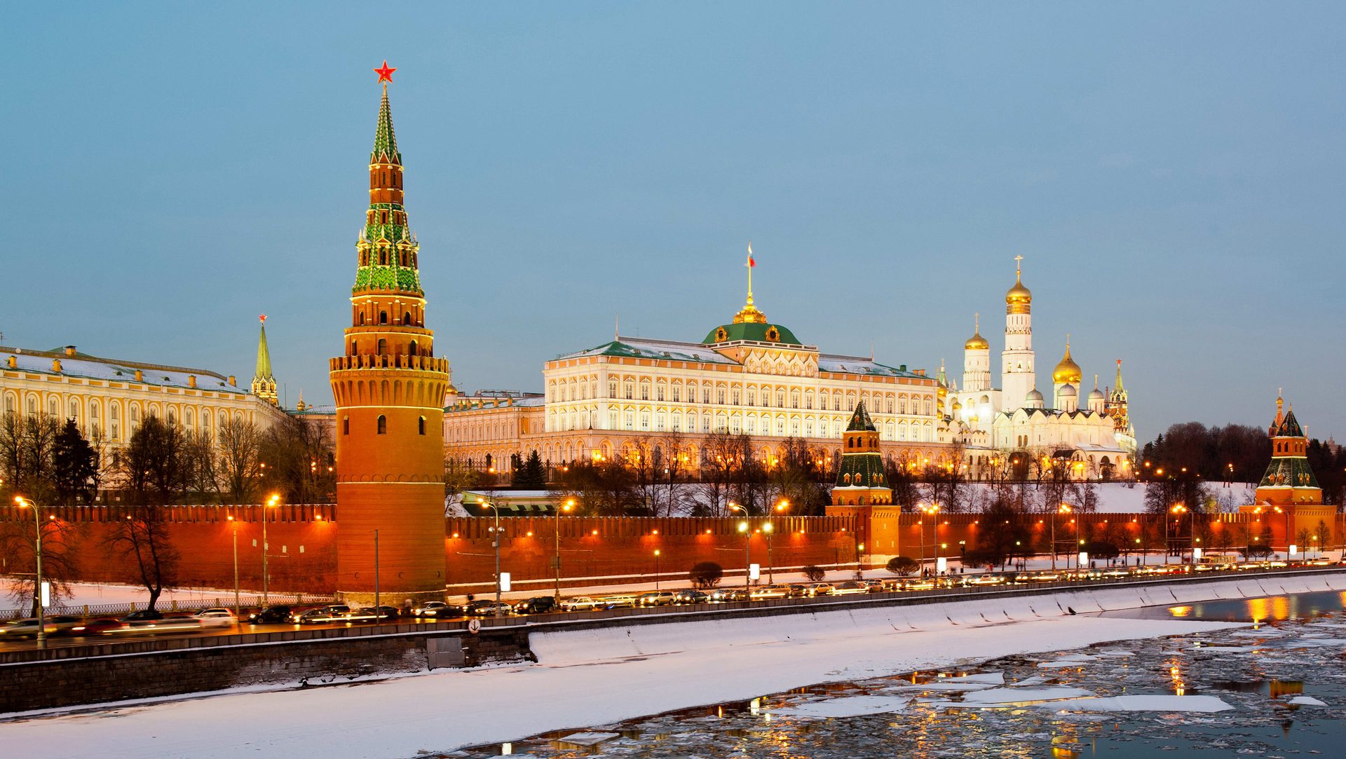 Le Kremlin à Moscou est un des symboles du 'russky mir' (monde russe) | citywallpaperhd.com)
