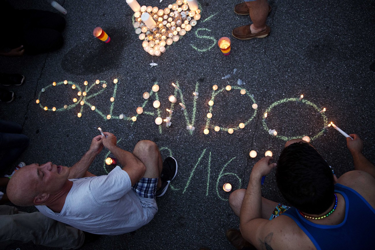 Les habitants d'Orlando se recueillent après la tuerie (Photo:AP David Goldman/Keystone)
