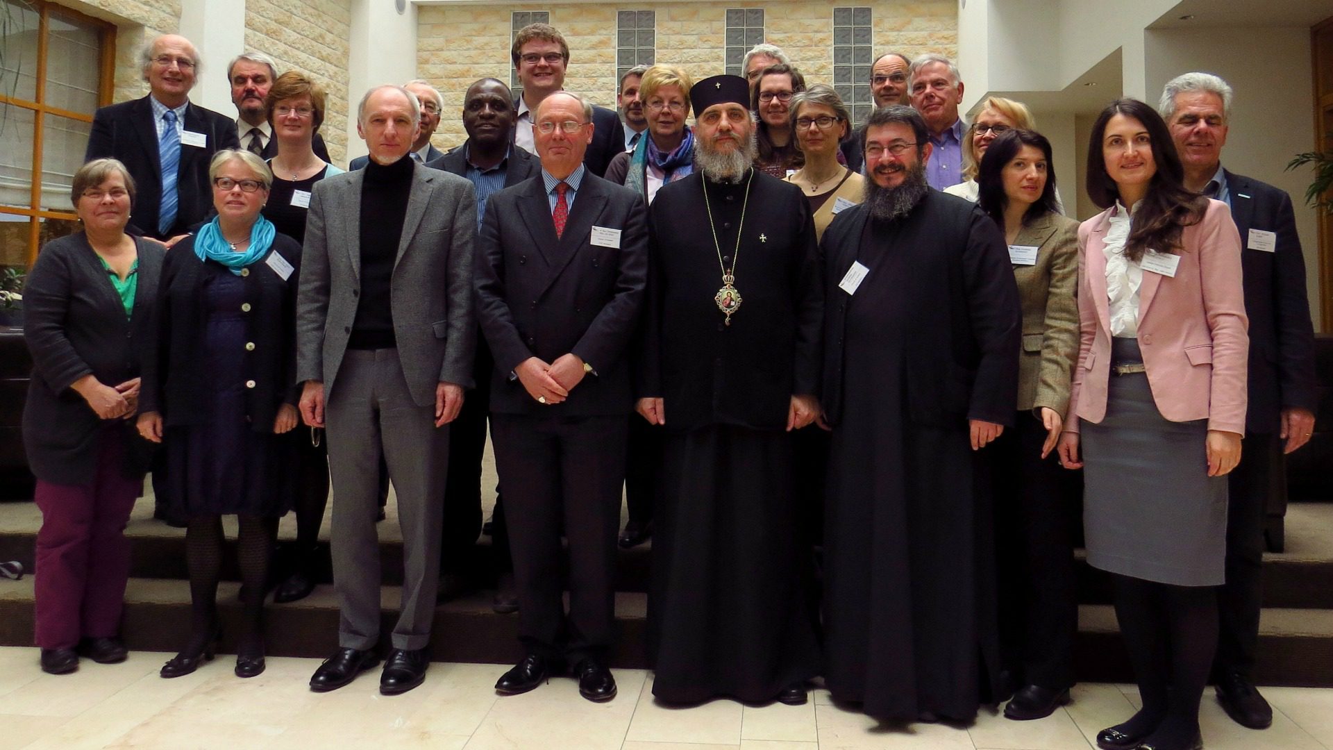 Conférence des Eglises européennes. Mgr Christopher Hill, (4e depuis la gauche, au 1er rang) "regrette profondément" le brexit. (Photo: CEC)