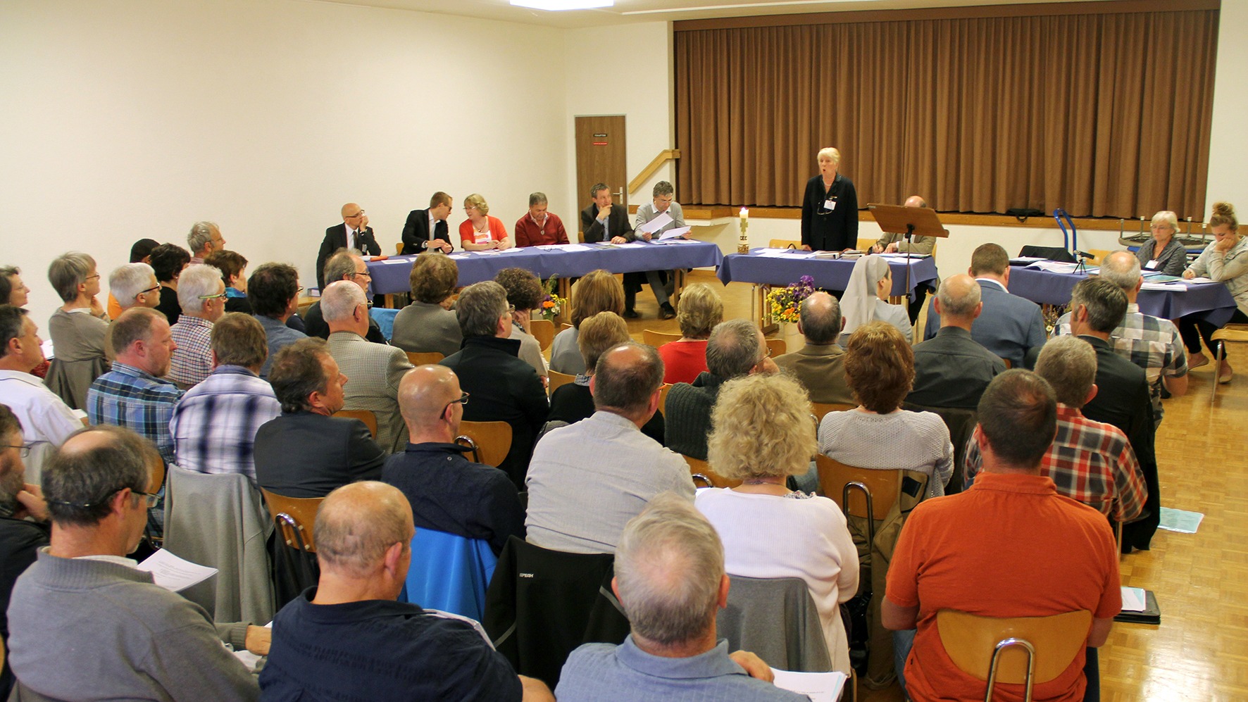 L'Assemblée de la CEC, présidée par Françoise Maître (Photo:Pascal Tissier, SIC)