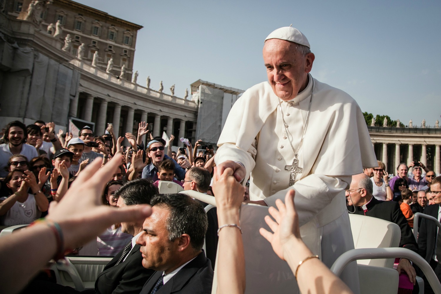 Le pape François salue la foule Place Saint-Pierre  (Photo: Flickr/Leonora Giovanazzi/CC BY-NC 2.0)