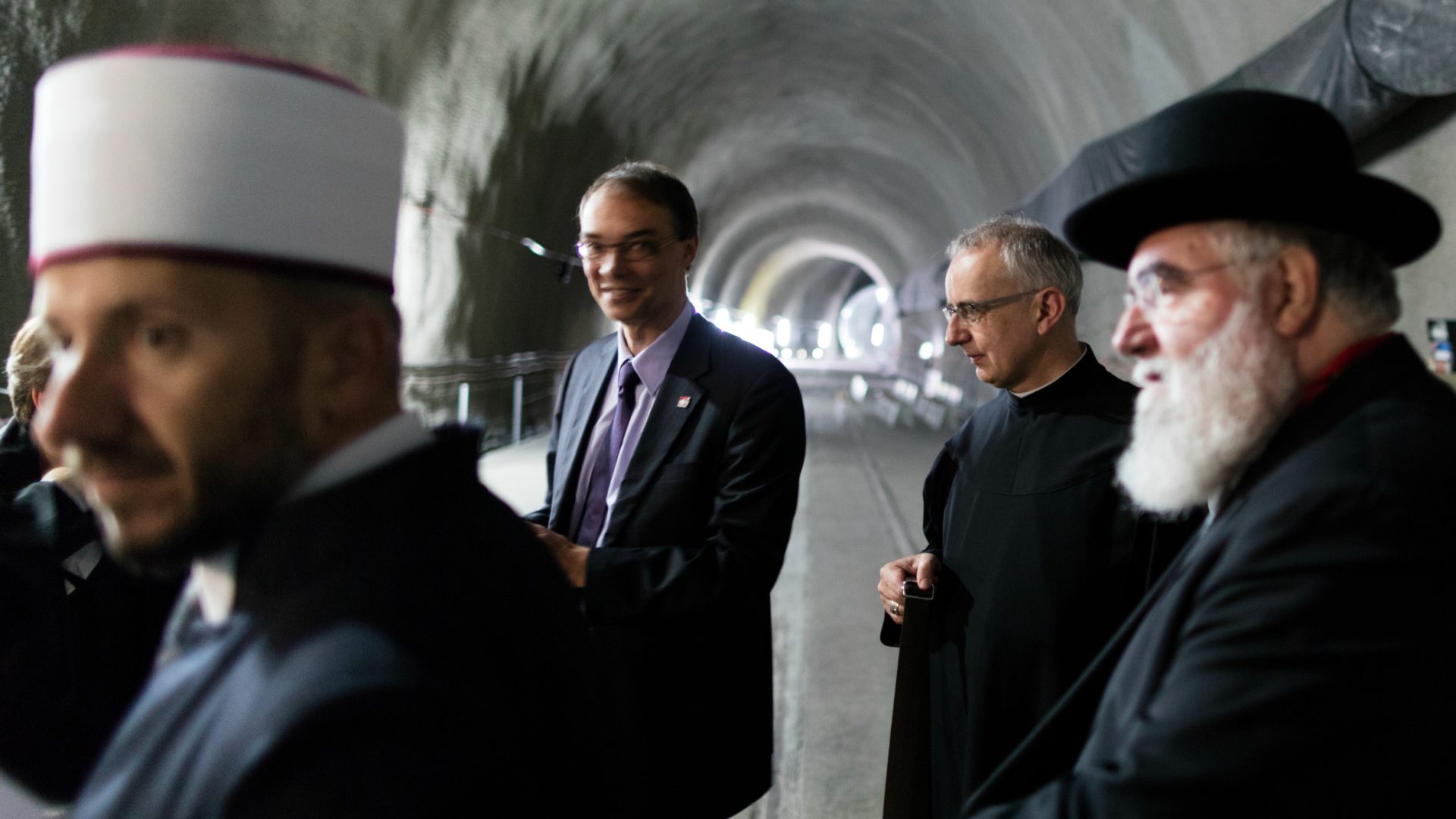 Les représentants des principales religions de Suisse ont béni le tunnel du Saint Gothard (Photo: Gaetan Bally/Keystone)