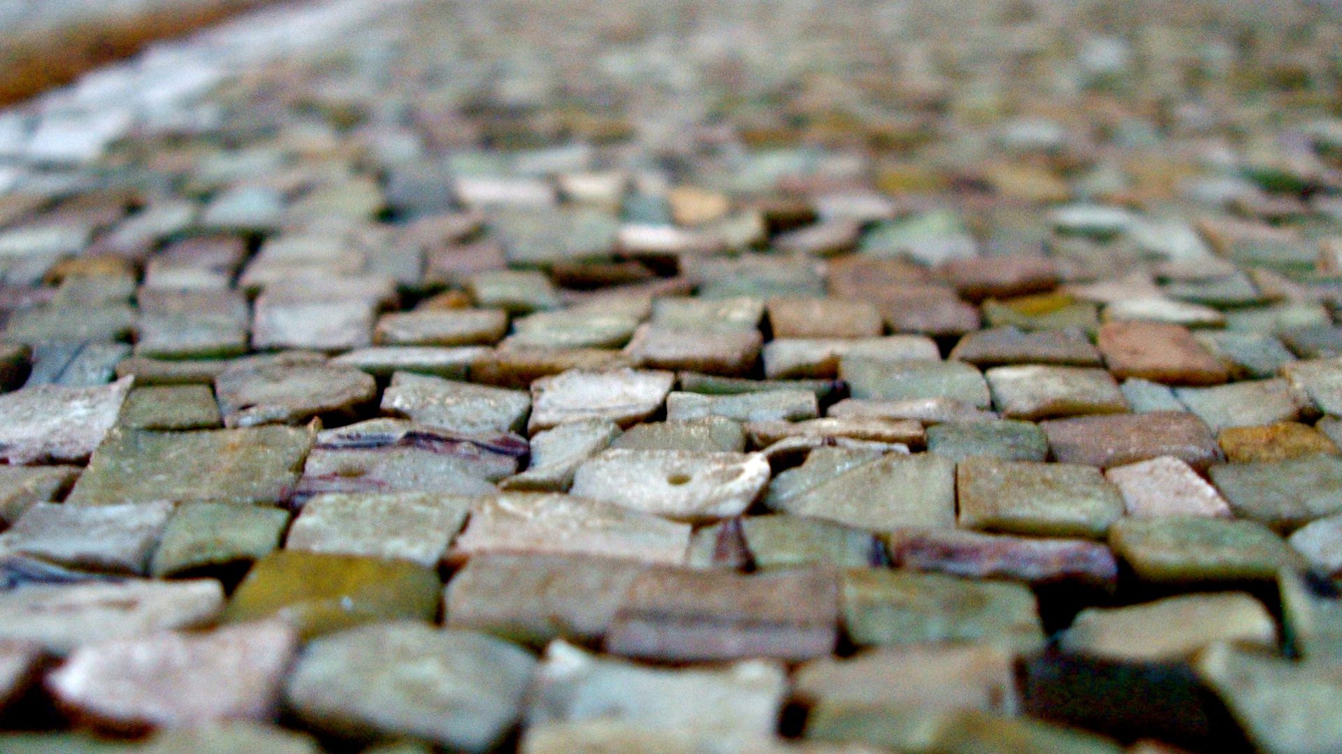 Les mosaïques de la basilique St-Pierre sont réalisées avec de petites tesselles d'émail (Photo:ferendus/Flickr/CC BY-NC-ND 2.0)