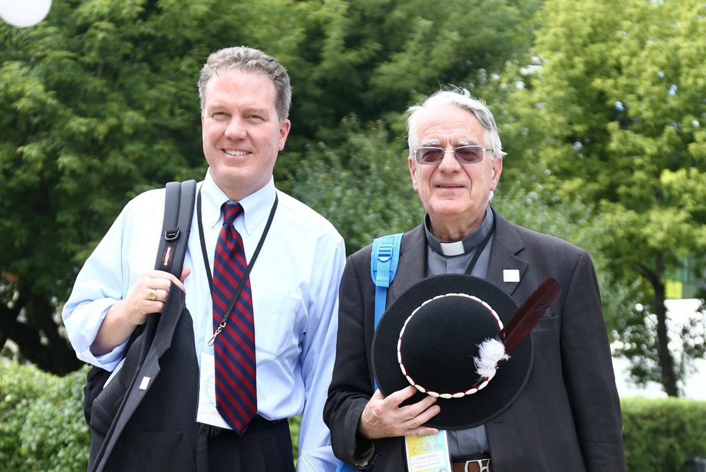 Greg Burke (à g.) succède le 1er août 2016 au Père Federico Lombardi, en tant que directeur de la salle de presse du Saint-Siège. (Photo: Keystone)