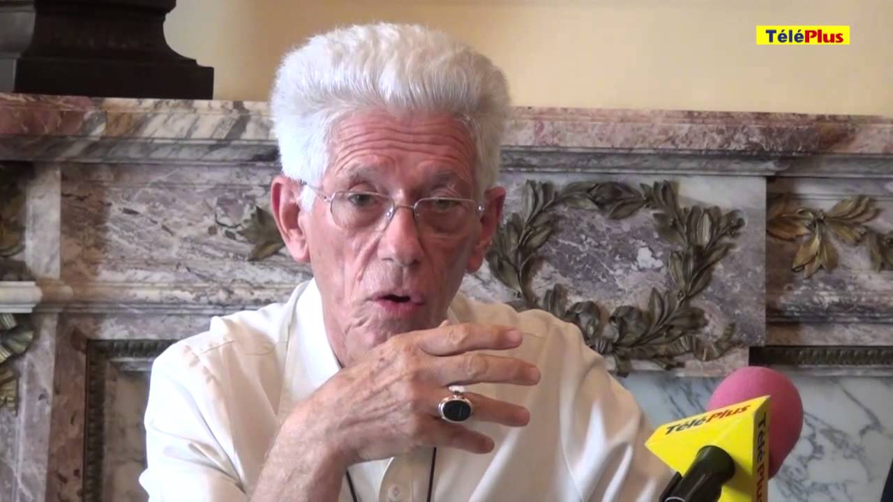 Mgr Maurice Piat, ici interviewé par TéléPlus (Photo: capture écran)