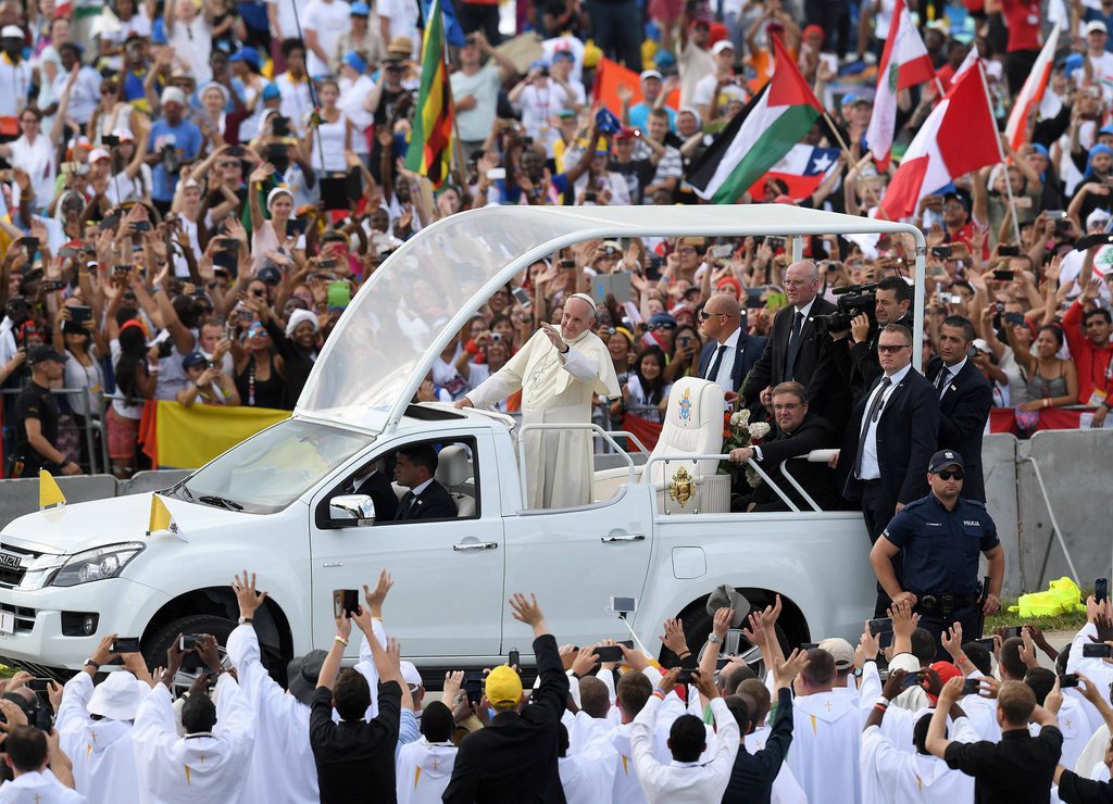 Le pape arrive à la messe de clôture des JMJ le 31 juillet 2016. (photo: Keystone)