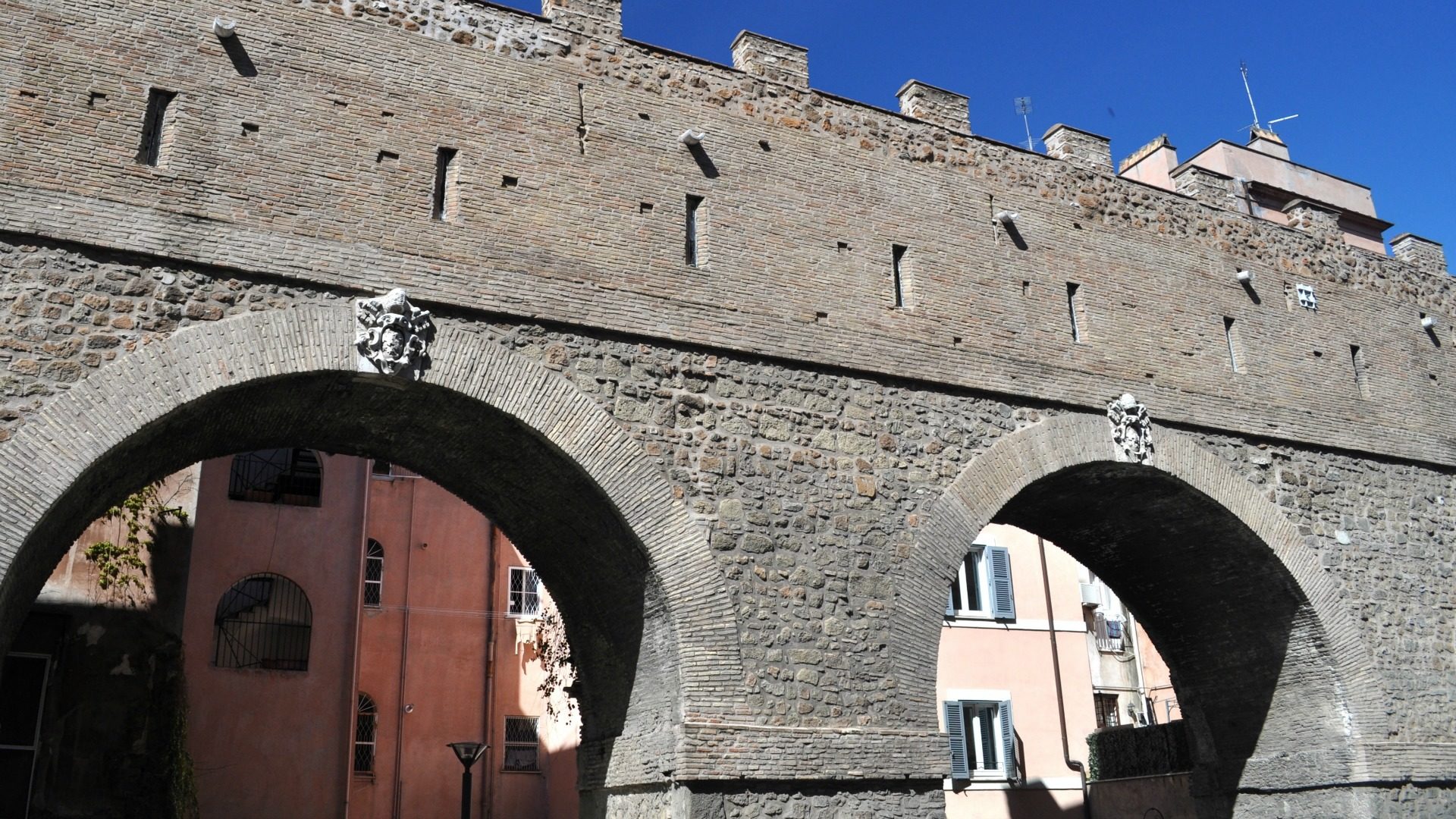 Passetto di Borgo, le passage secret des papes. (Photo: Flickr/David McKelvey/CC BY-NC-ND 2.0)