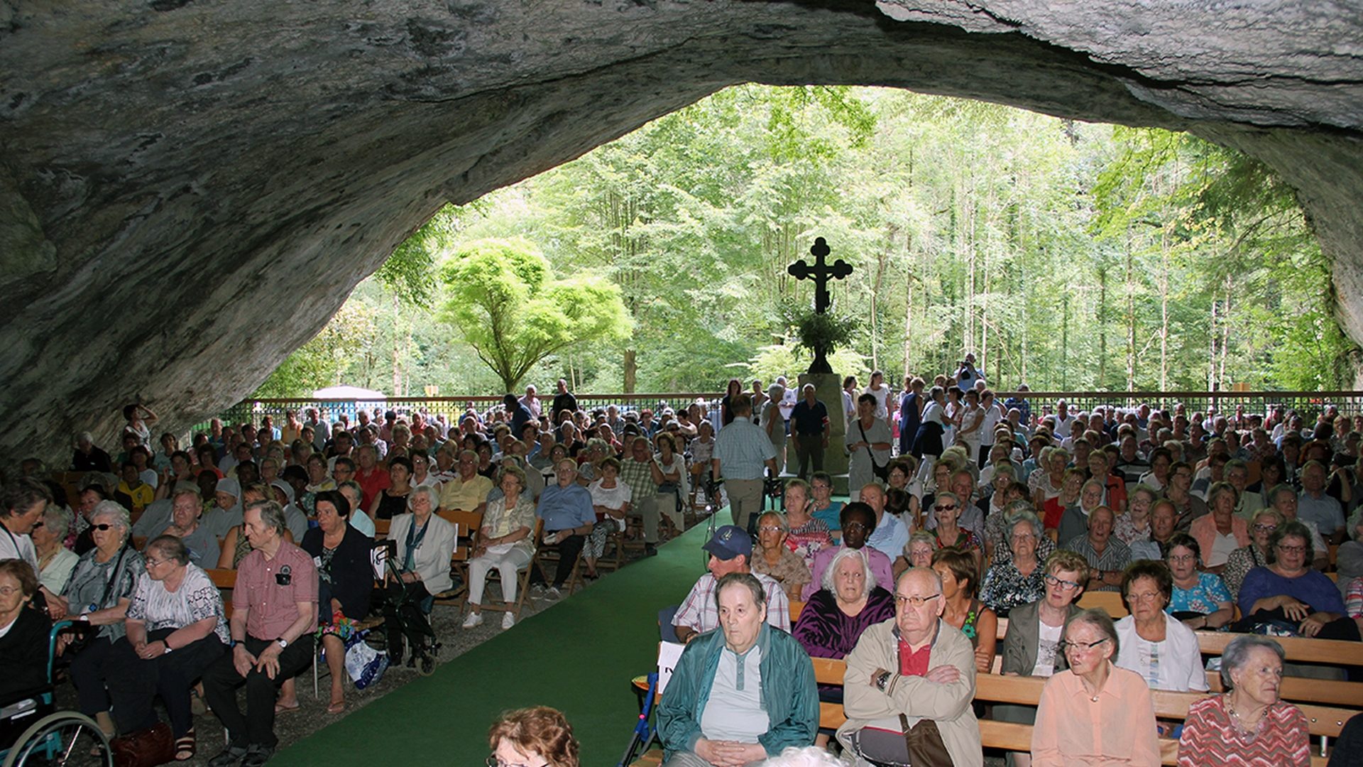 Assomption 2016 : Près de 200 personnes malades ou handicapées se sont recueillies à la grotte Sainte-Colombe | © SCJP