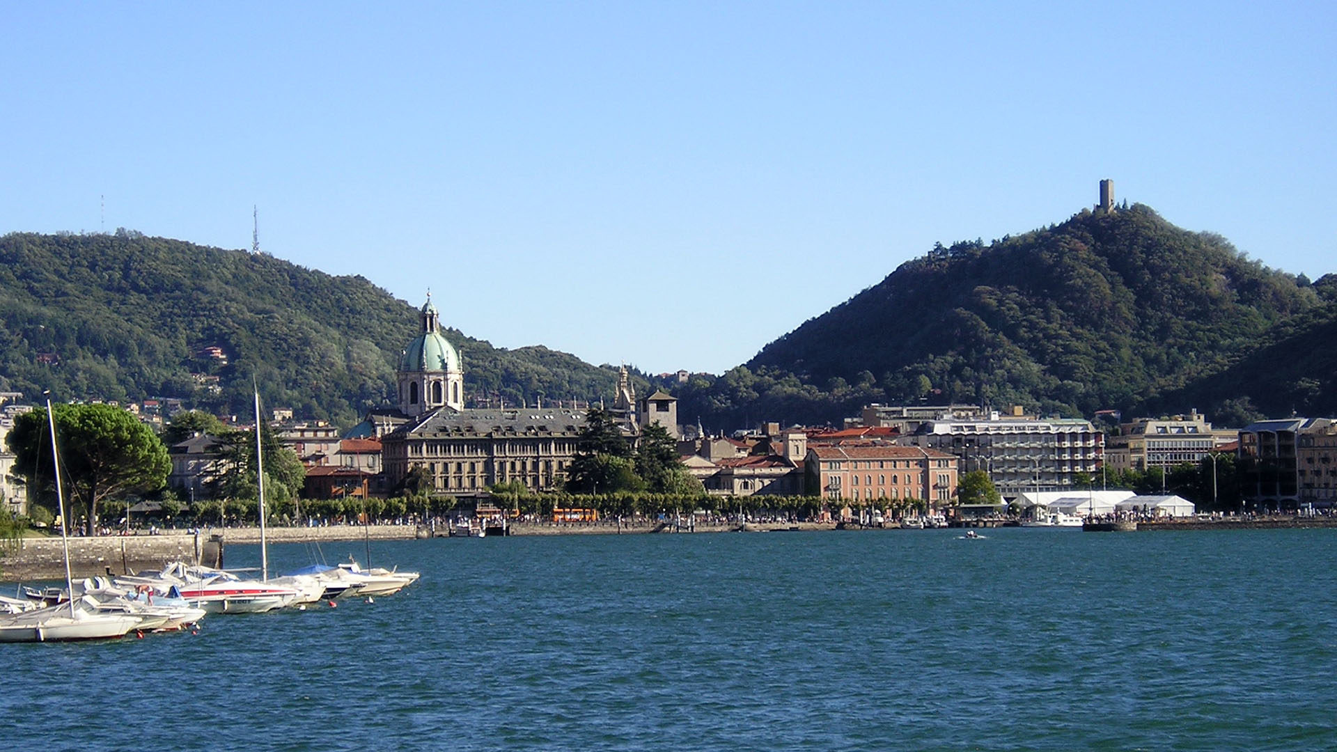 Refoulés à Chiasso, des jeunes migrants sont accueillis dans une paroisse catholique de Rebbio, à Côme. (Photo: Wikimedia Commons/Massimo Macconi/dp)