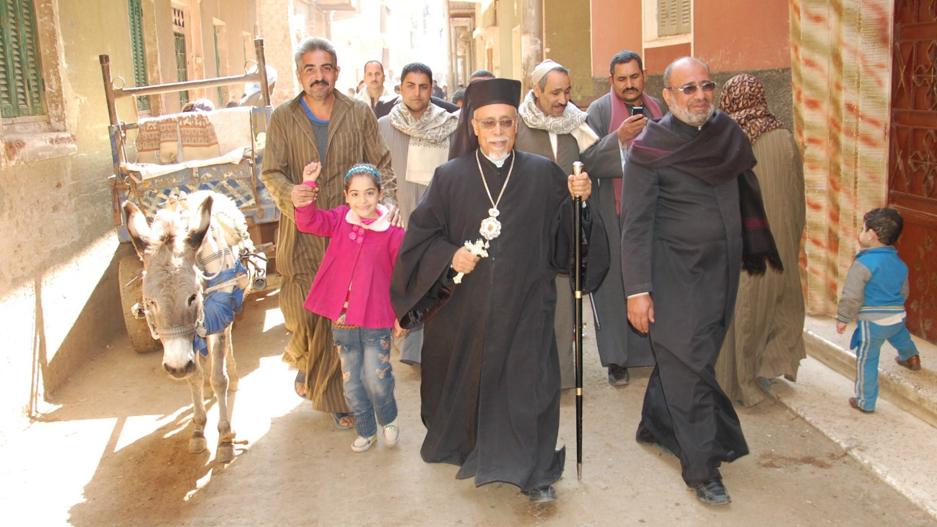 Mgr Kyrillos William en visite dans une paroisse de Haute-Egypte (Photo:  Jacques Berset) 