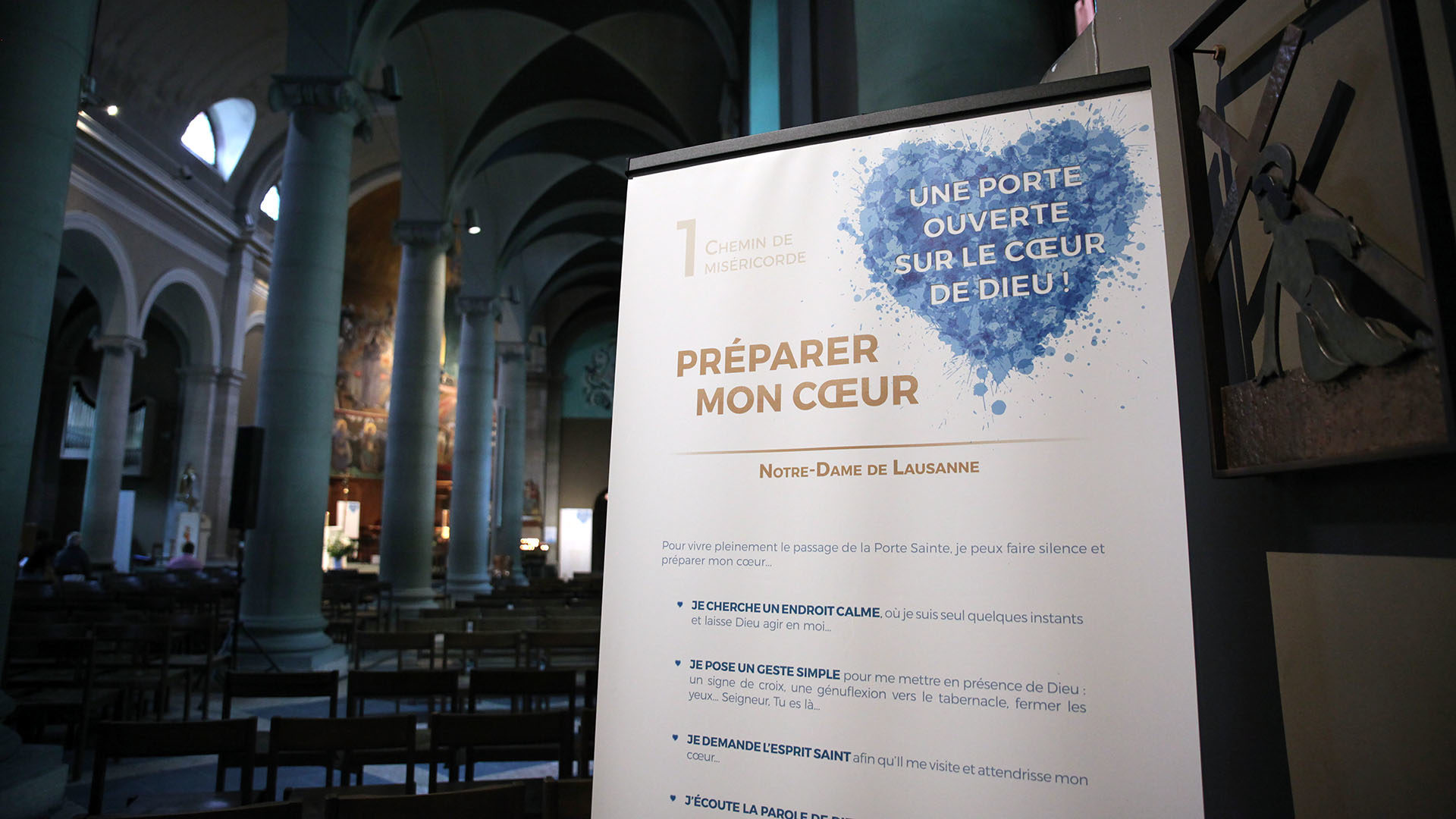 Lausanne le 18 août 2016. "Préparer son coeur" lors de cette première étape du "Chemin de la miséricorde", à la basilique Notre-Dame de l'Assomption. (Photo: B. Hallet)