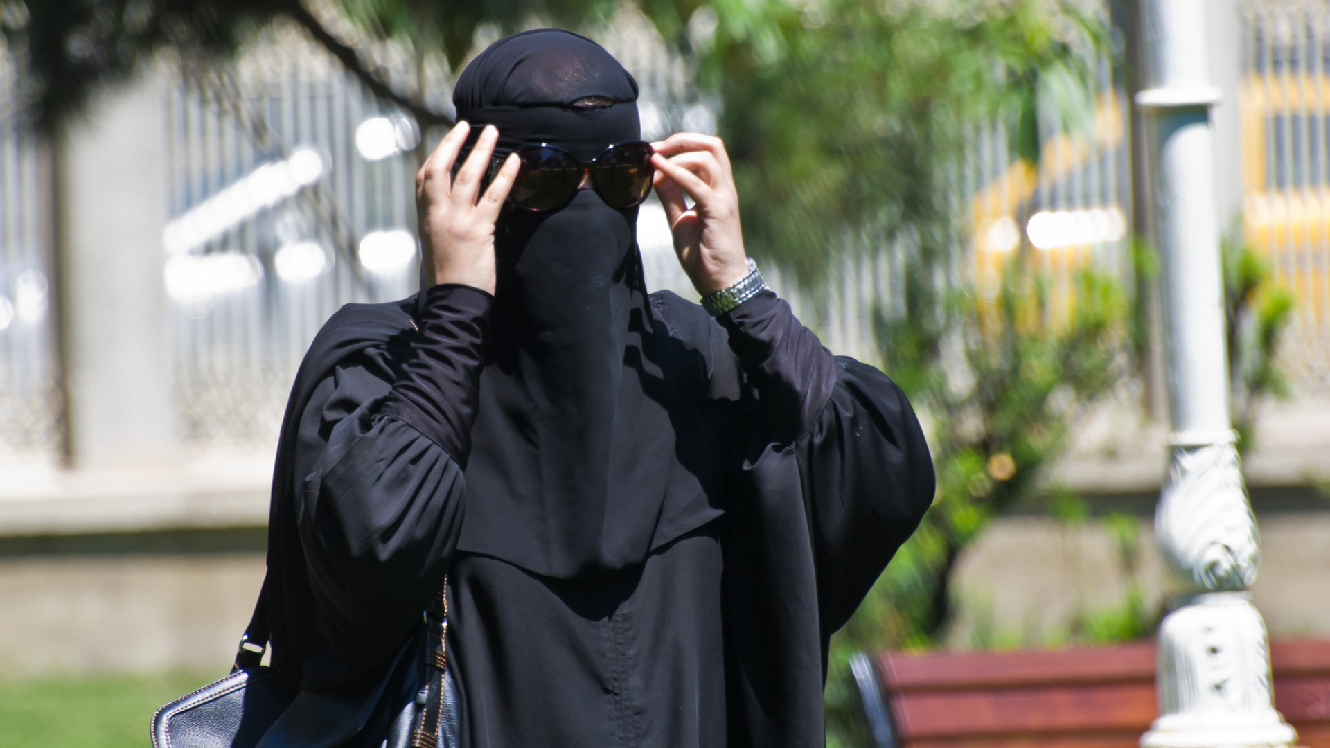 "Quelle image de la dignité et de la liberté de la femme donnons-nous en acceptant le niqab et  dans l’espace public?" (Photo: flickr/aslanmedia_official/ CC BY-NC-ND 2.0)