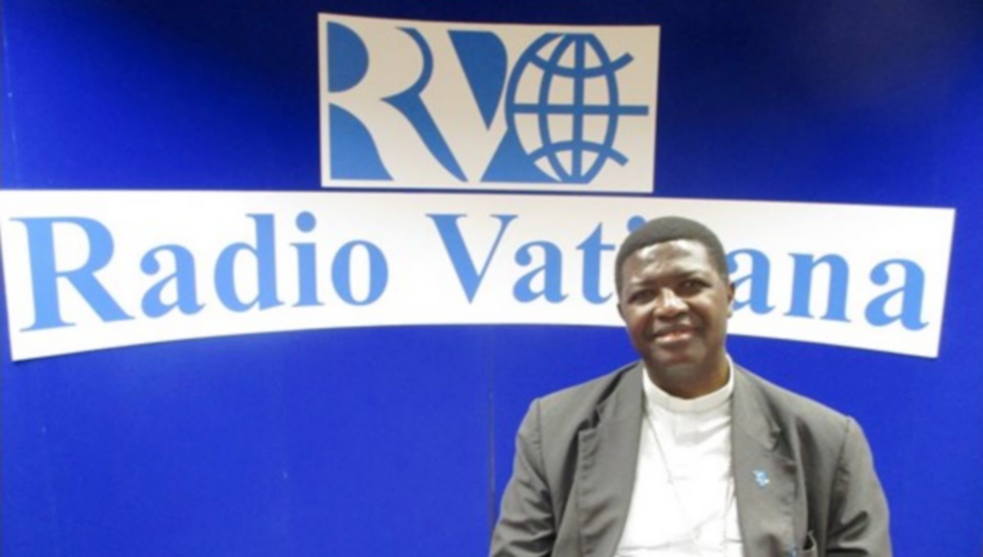 Mgr  Edmond Djitangar, nouvel archevêque de N'djamena au Tchad, lors d'un passage  au studio de Radio Vatican à Rome en 2014 (photo Radio Vatican)