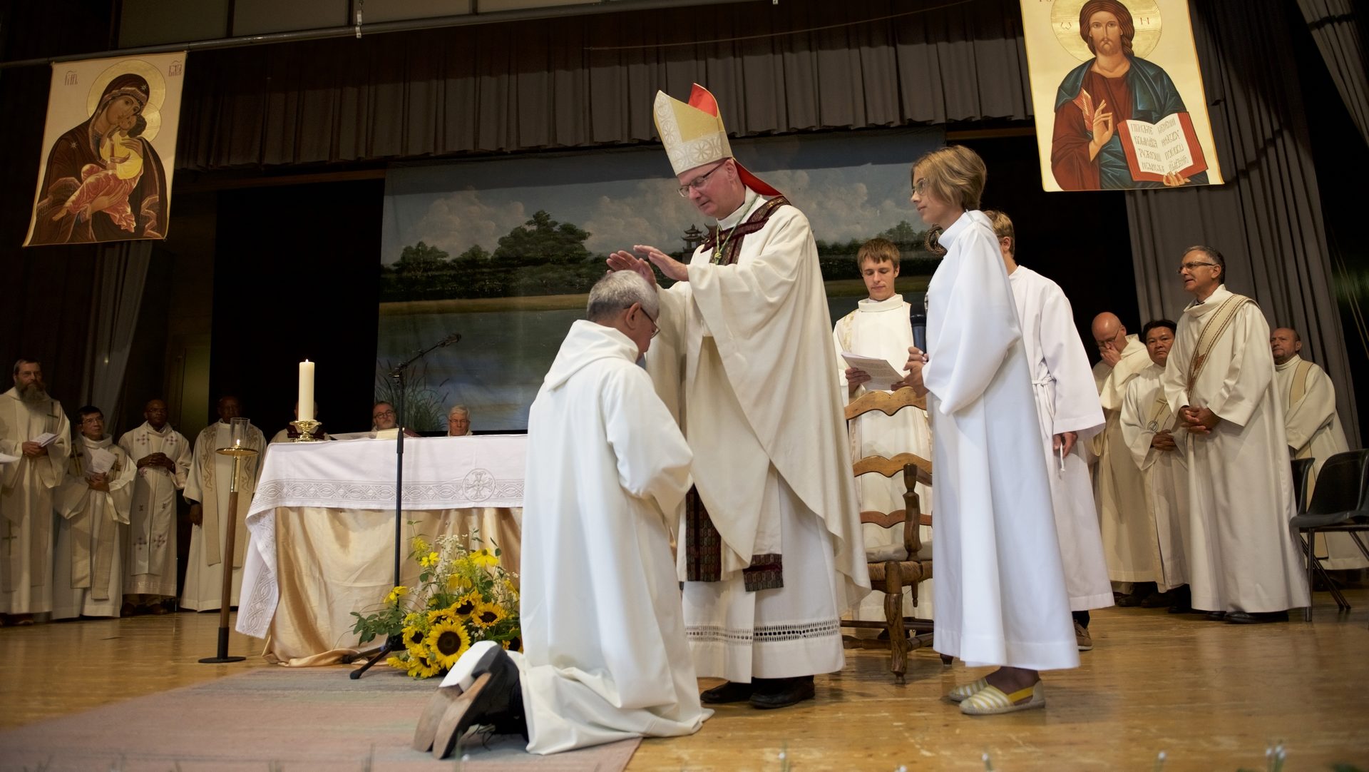 Ordination au diaconat permanent de Philippe Do à Aubonne (photo Peter Do)