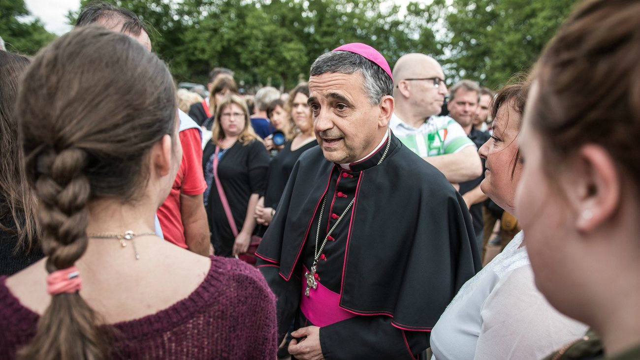 Mgr Dominique Lebrun, archevêque de Rouen, a présidé la cérémonie des obsèques du Père Jacques Hamel (Photo:EPA Christophe Petit Tesson/Keystone)