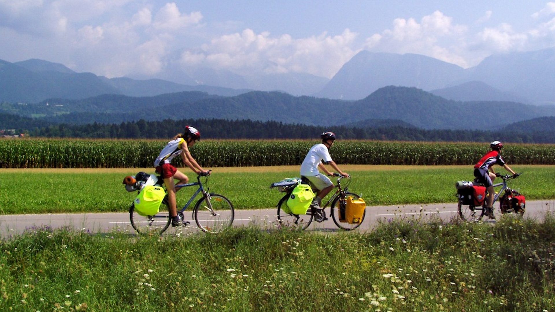 Un groupe de cyclotouristes (photo wikimedia commons Marek Ślusarczyk CC BY 3.0) 