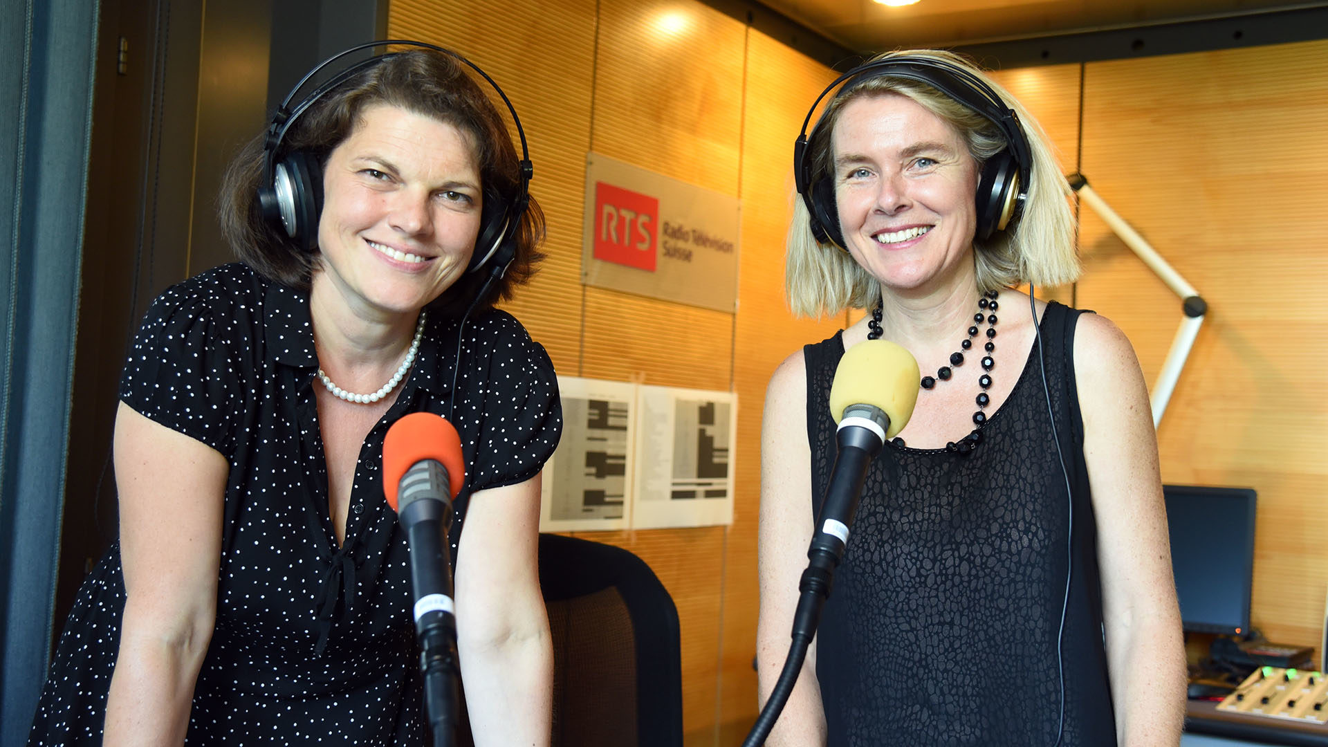 RTSreligion: Evelyne Oberson et Gabrielle Desarzens co-produisent la nouvelle émission Babel sur Espace 2. (Photo: Grégory Roth)