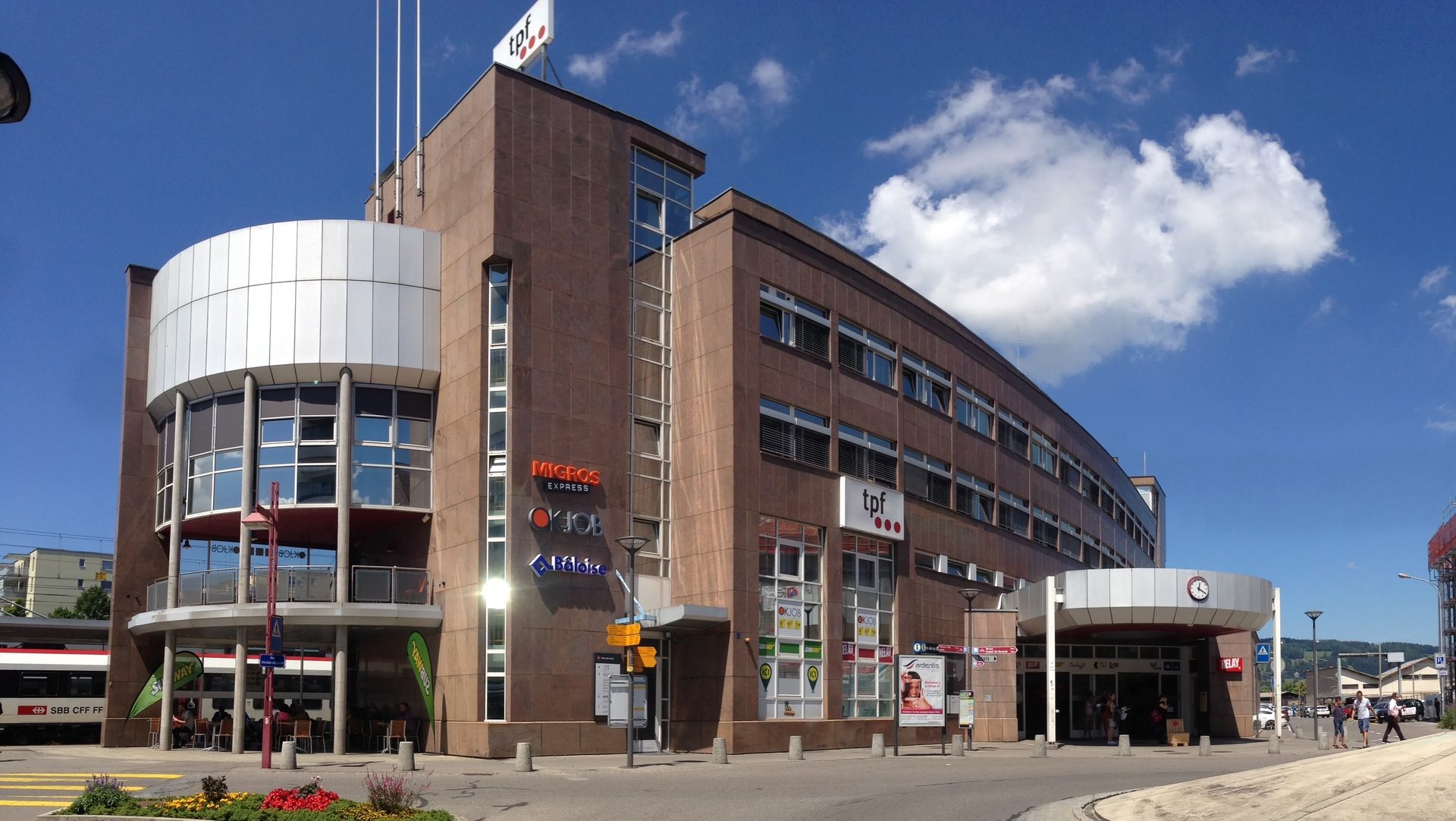 La gare de Bulle est le cadre de la pastorale de rue pour les  adolescents (photo wikimedia commons Quadrien CC BY-SA 4.0) 