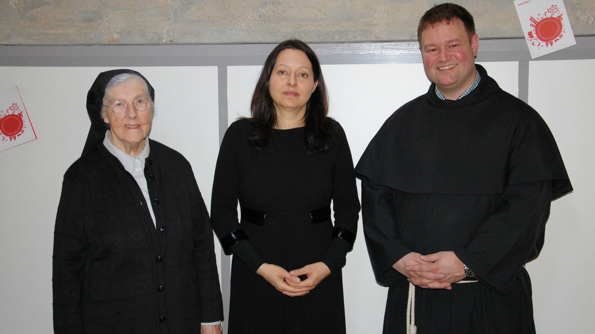Soeur Candide Cotting, Petra Del Curto, directrice de Caritas Fribourg, et le Père cordelier Pascal Marquard (Photo: Jacques Berset) 