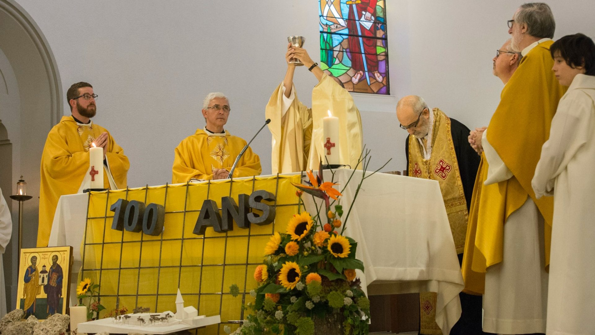 L'église de Villars-sur-Glâne a fêté ses 100 ans sous le signe de la fraternité des chrétiens (Photo:Christoph von Siebenthal)