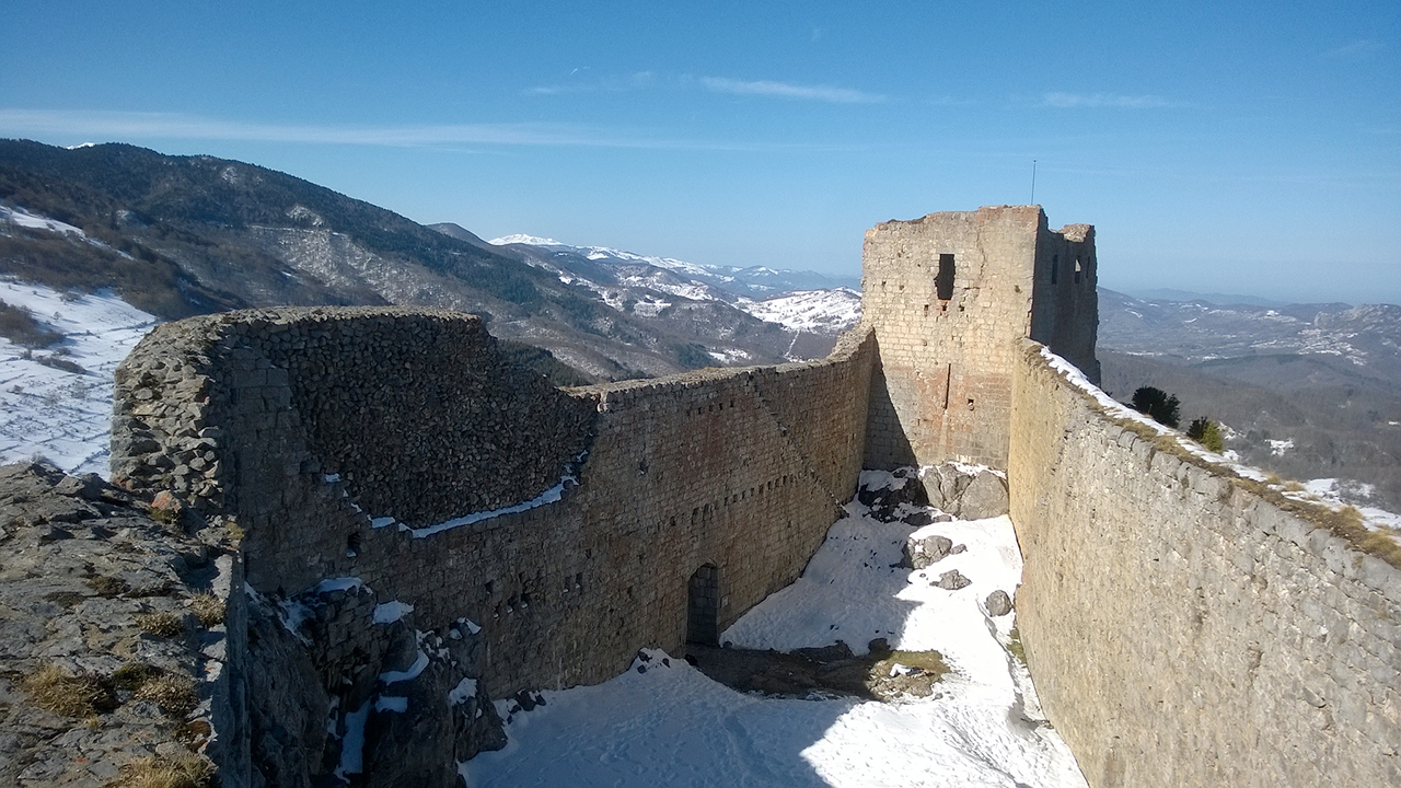 Le château de Montségur, pris en 1244 après un siège de plusieurs mois (Photo: wikimediacommons)