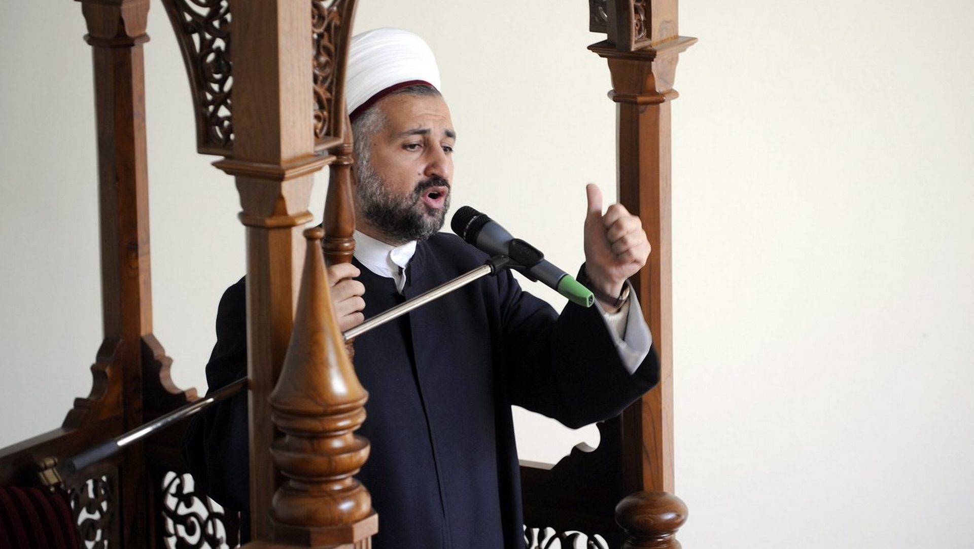L'imam Mouwafac ar-Rifaiyy dans le  centre islamique de Lausanne. (KEYSTONE/Dominic Favre)