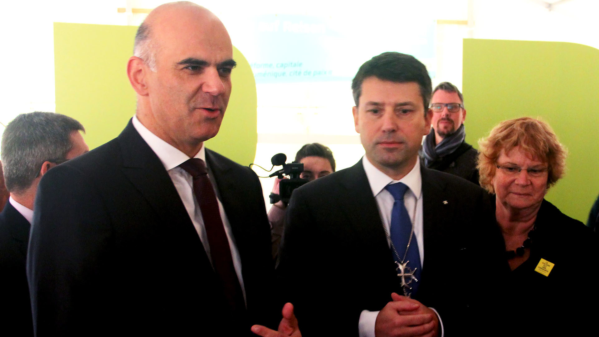 Le conseiller fédéral Alain Berset et Gottfried Locher, présent de la Fédération des Eglises protestante de Suisse. (Photo: Joël Burri)