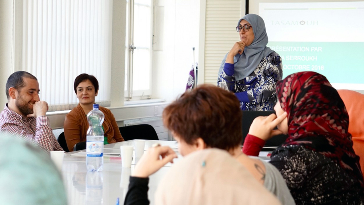 Pour Naïma Serroukh (photo), la rencontre est un moyen de prévenir la radicalisation (Photo: tasamouh.ch)