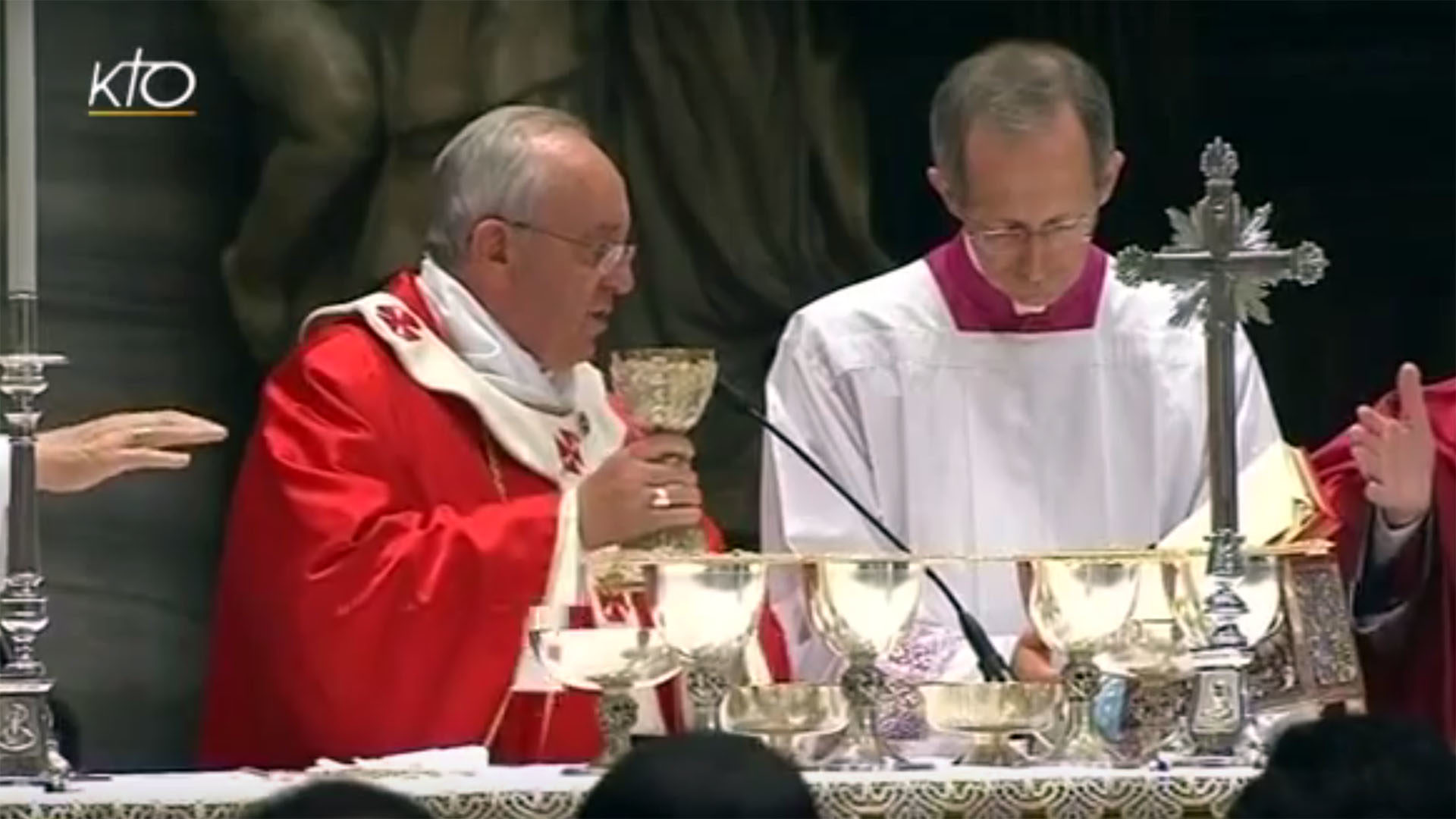 Le pape François a célébré une messe en suffrage pour les cardinaux et des évêques décédés en 2016, le 4 novembre 2016, dans la basilique Saint-Pierre à Rome. (Photo: captation d'écran/KTO)