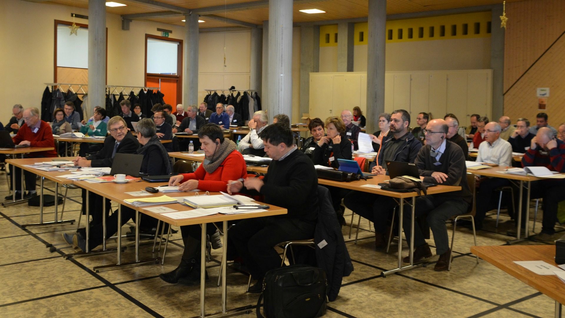Les assemblées de la CEC et de la CMP réunies le 10 décembre 2016 à la salle paroissiale du Christ-Roi à Fribourg. (Photo: Véronique Benz)