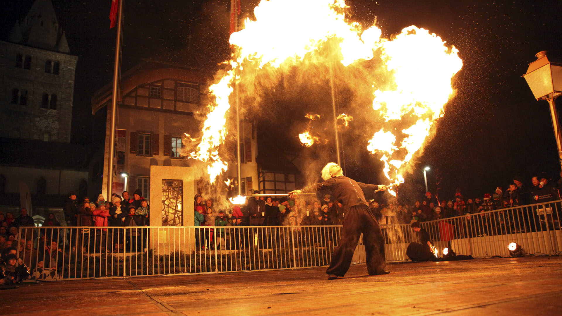 Les artistes ont embrasé la nuit agaunoise. (Photo: B. Hallet)