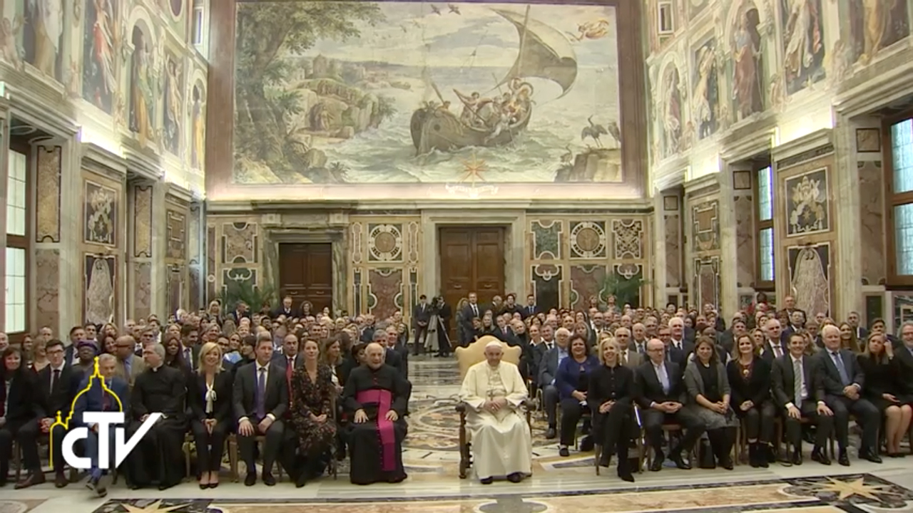 Le pape parmi les participants du Forum mondial (Photo: Youtube/CTV)