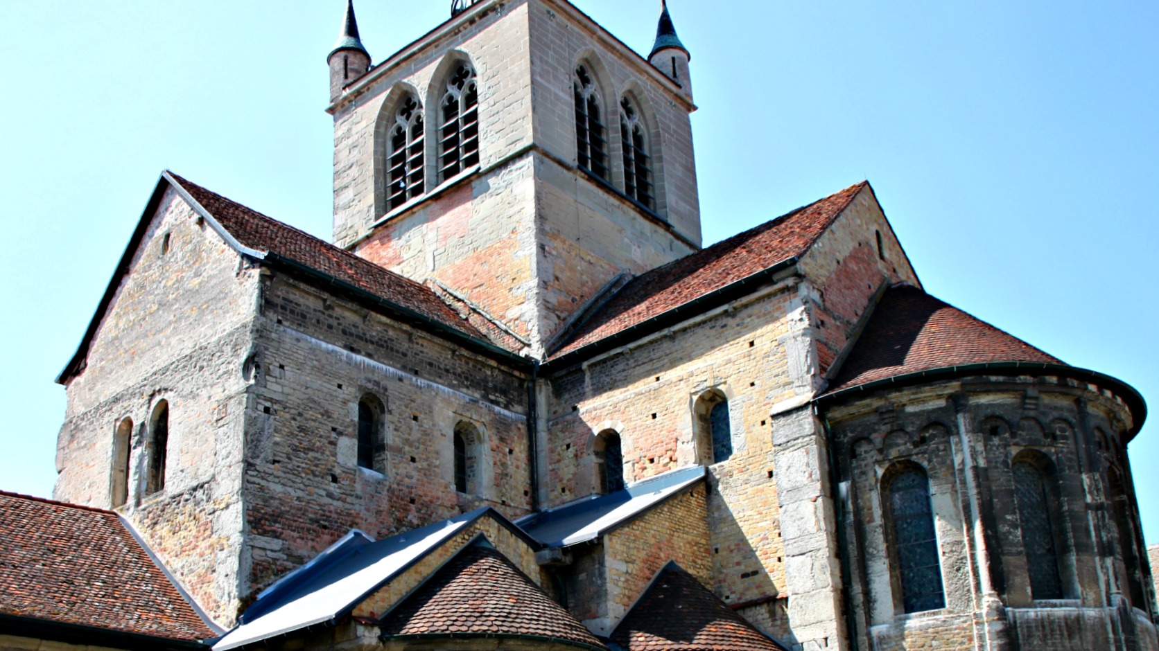 Les murs de l'abbatiale de Payerne menaçaient de s'effondrer (Photo:kristobalite/Flickr/CC BY-NC-ND 2.0)